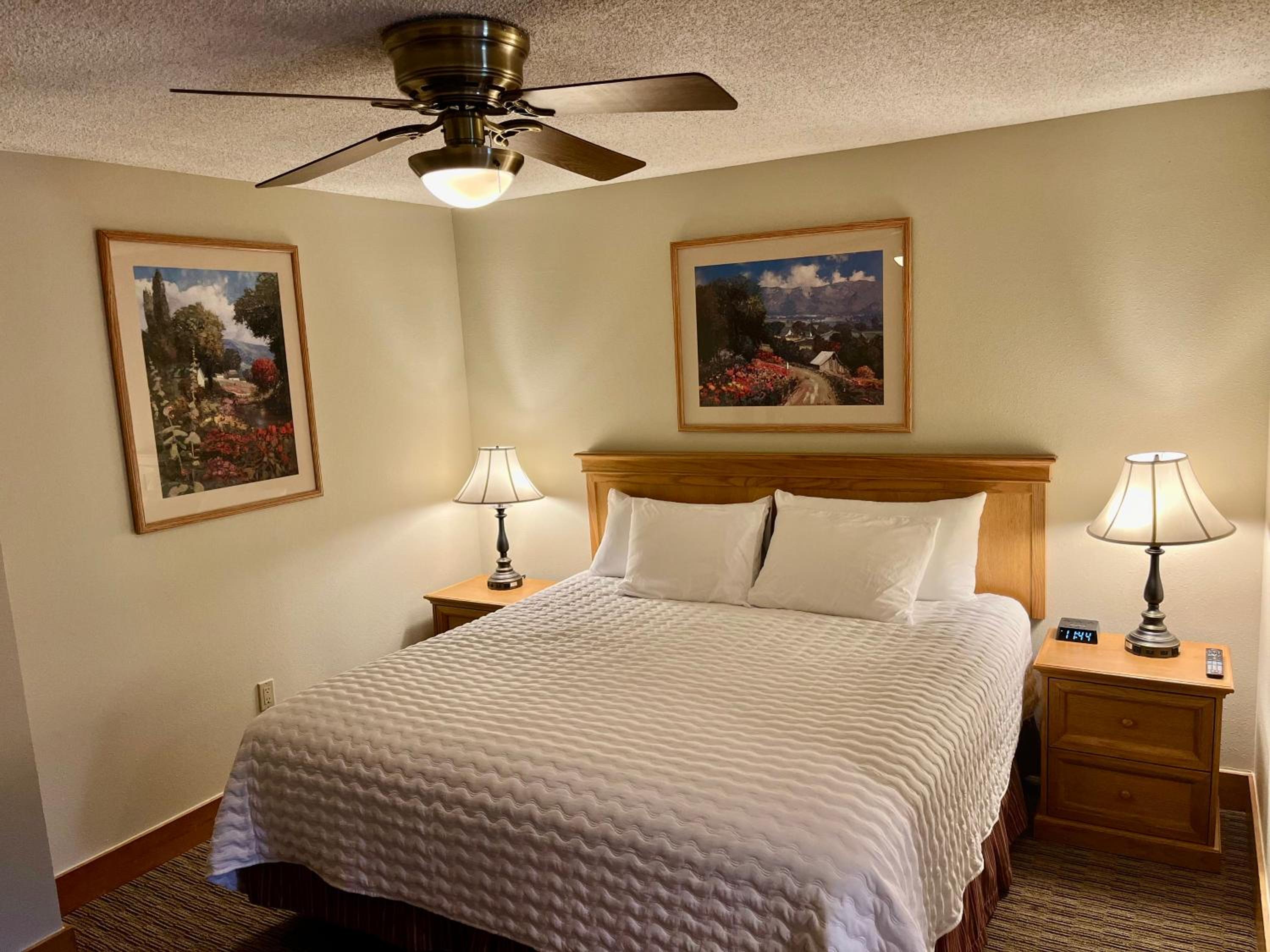 MT CB Base Area with King Bed, Outdoor Hot Tub & Pool