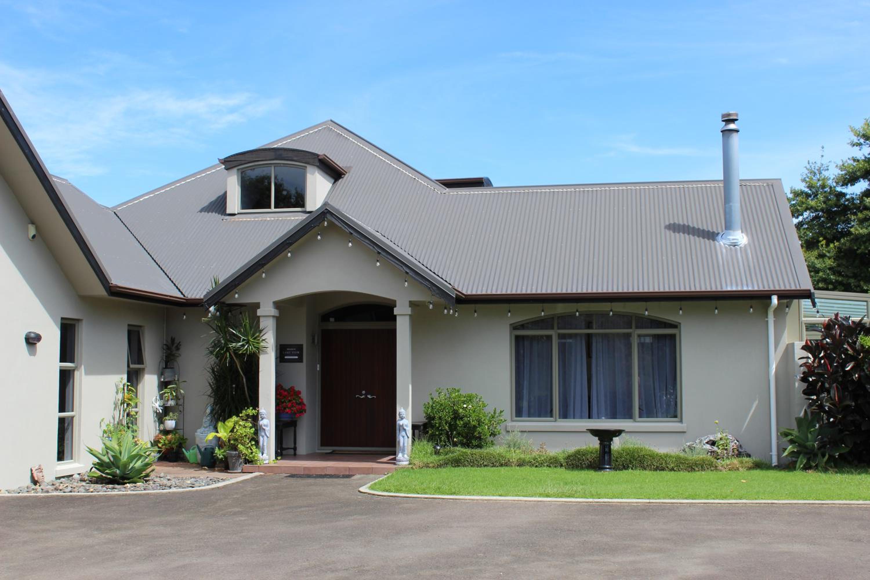 Hotel Mclaren Lake View
