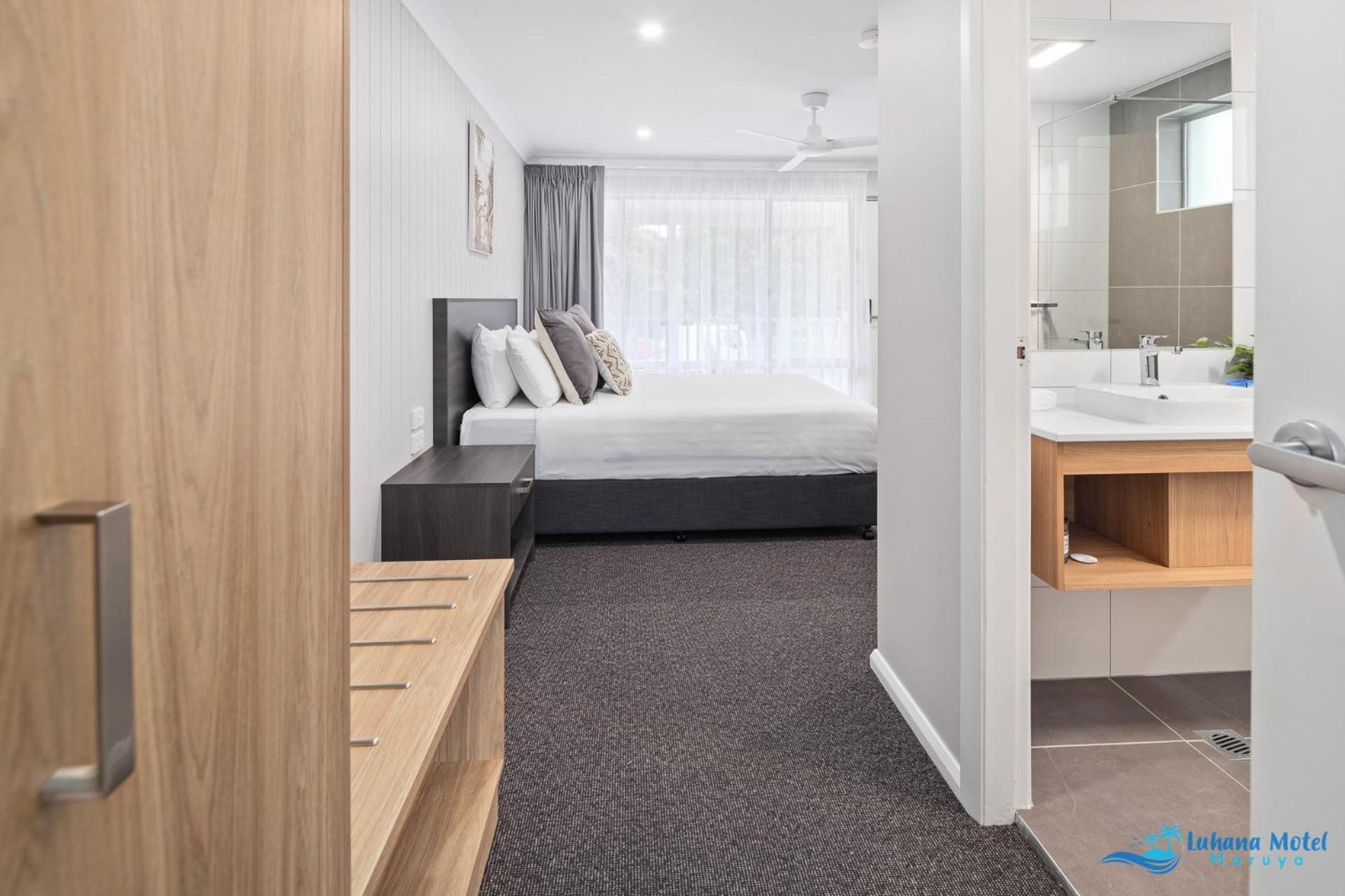 Hive Hotel, Moruya