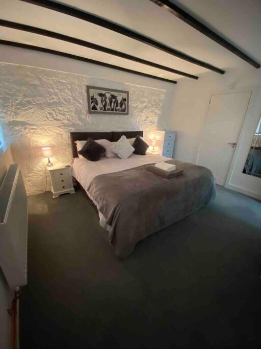 Beautiful renovated former coach house view 3