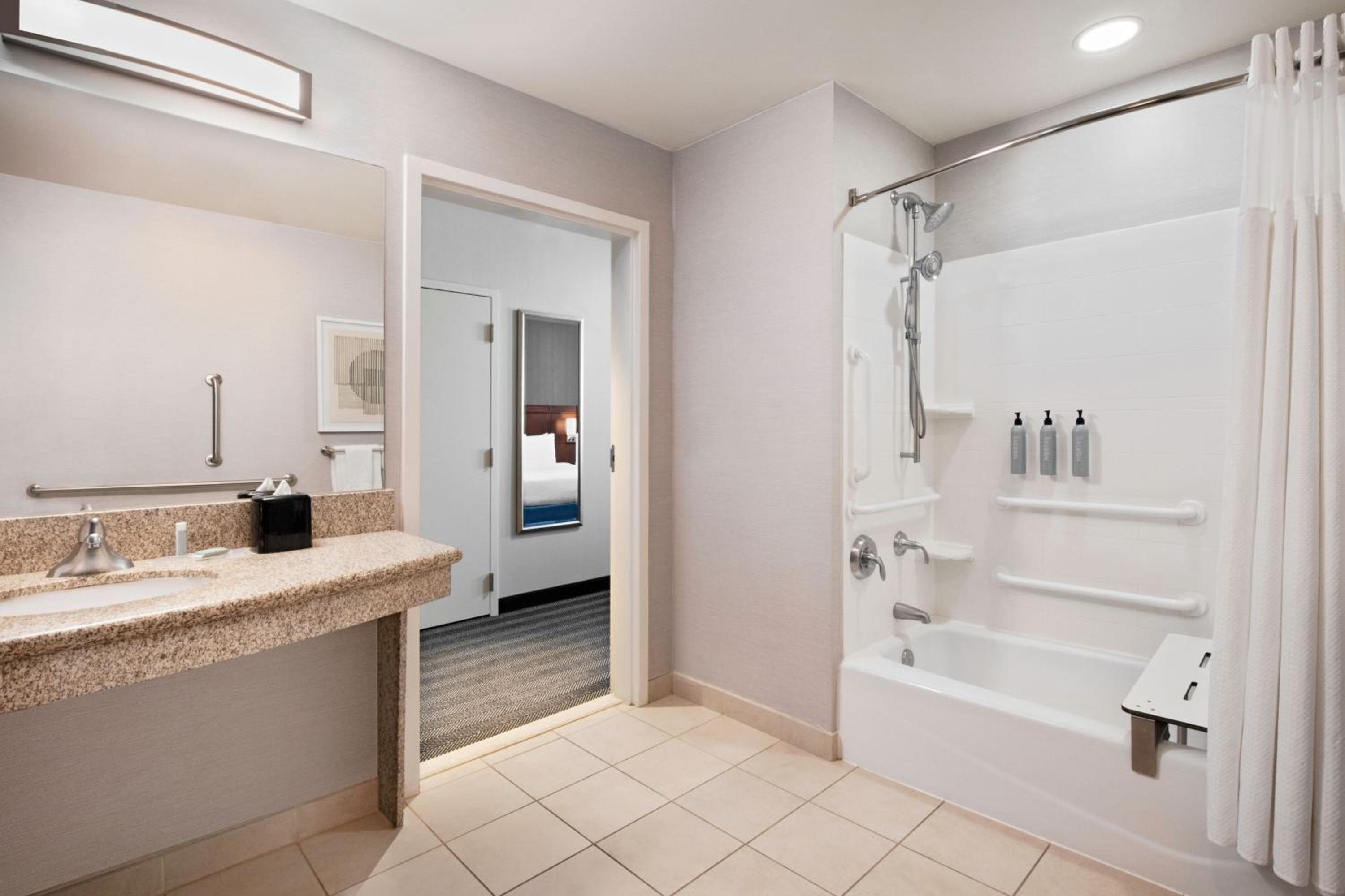 Kansas City Vacations - Courtyard Kansas City at Briarcliff - Property Image 34