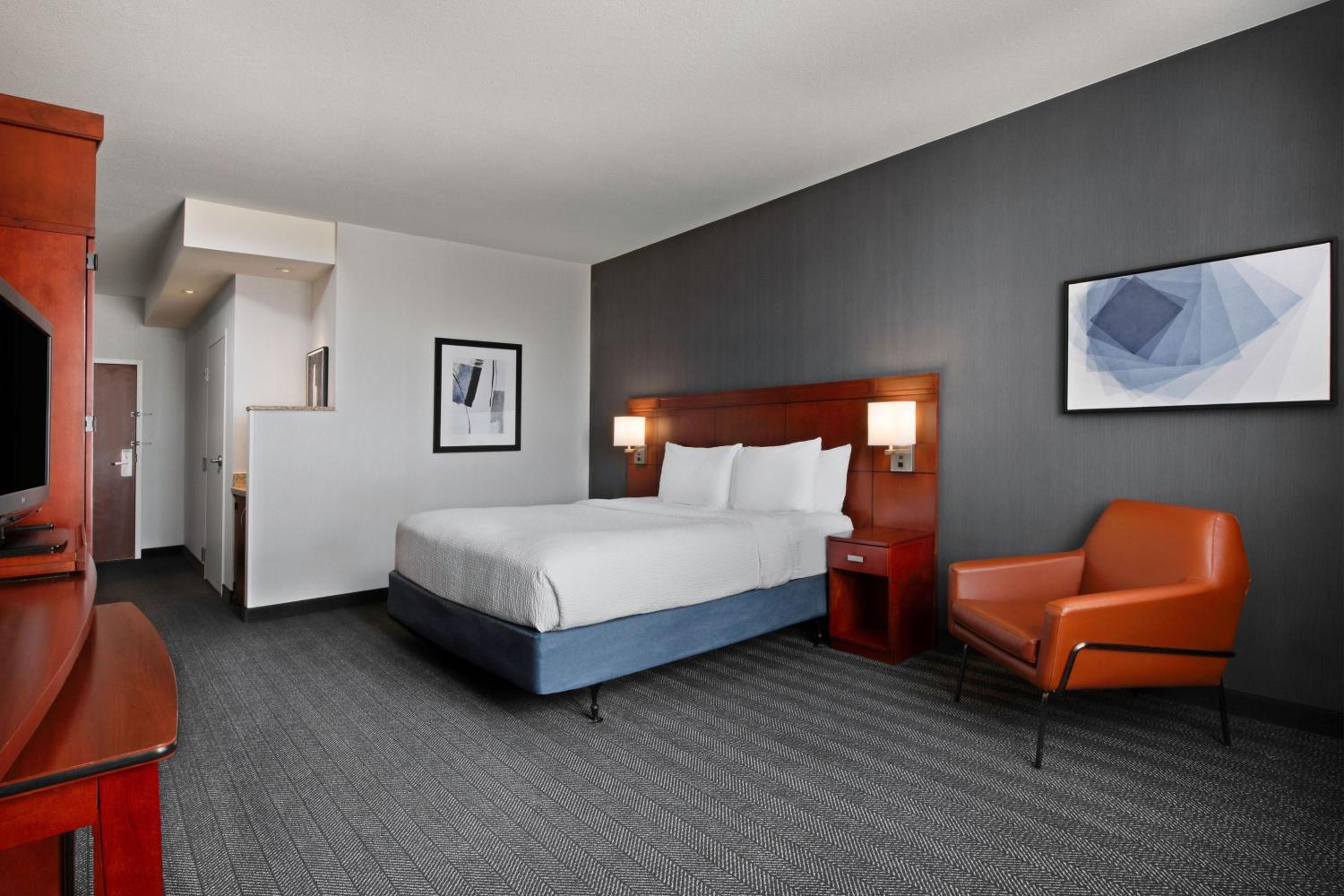 Kansas City Vacations - Courtyard Kansas City at Briarcliff - Property Image 28