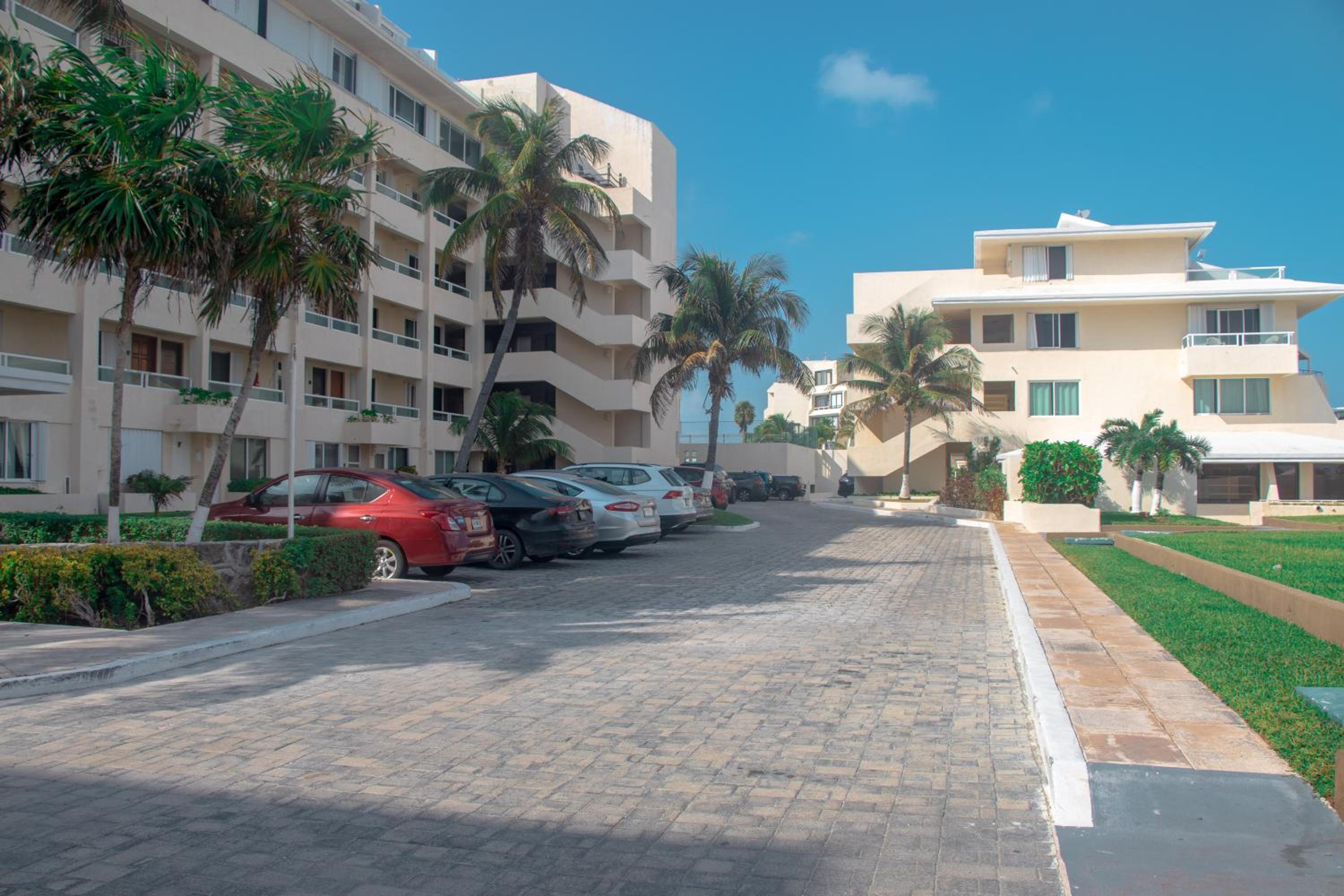 Beachfront apartments Cancun