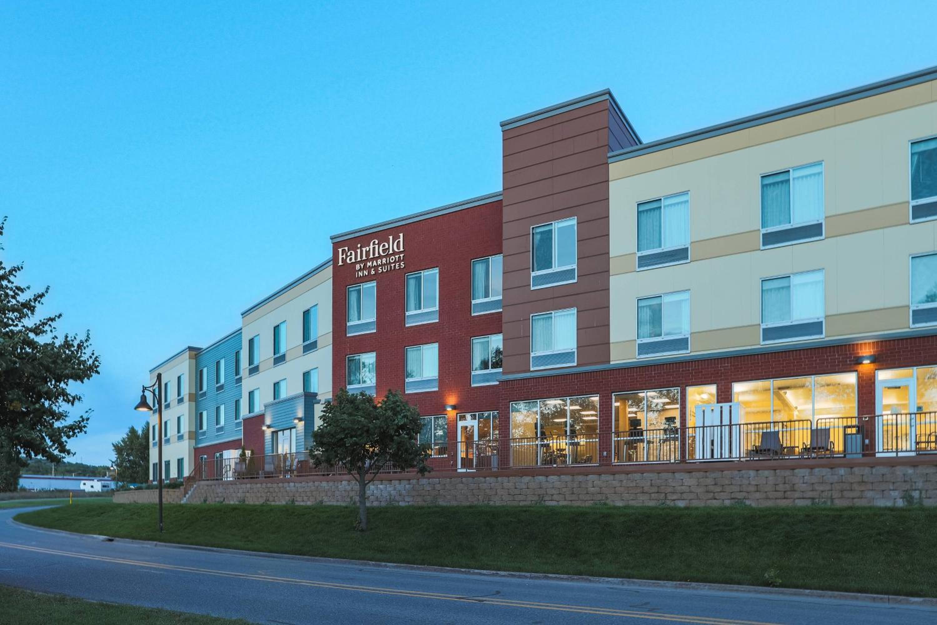 Marquette Vacations - Fairfield Inn  Suites Marquette - Property Image 7