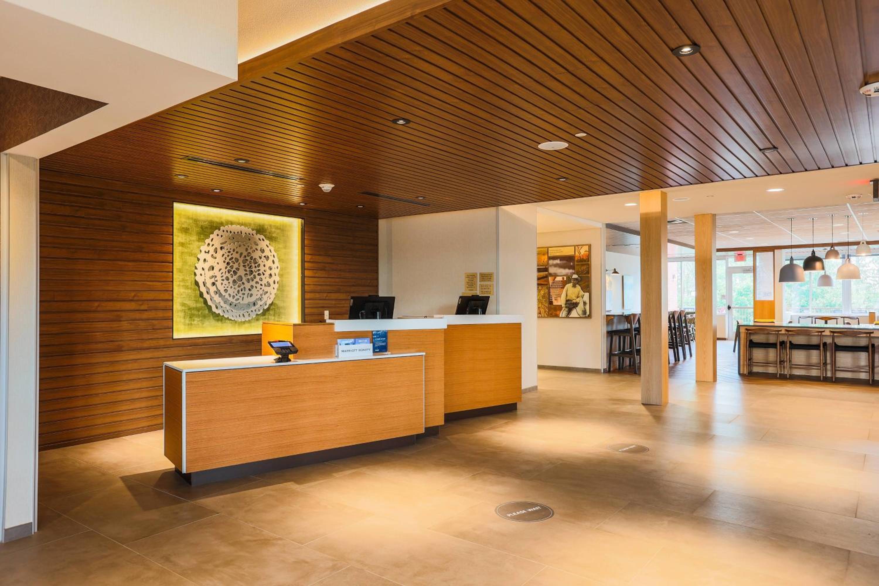 Marquette Vacations - Fairfield Inn  Suites Marquette - Property Image 8