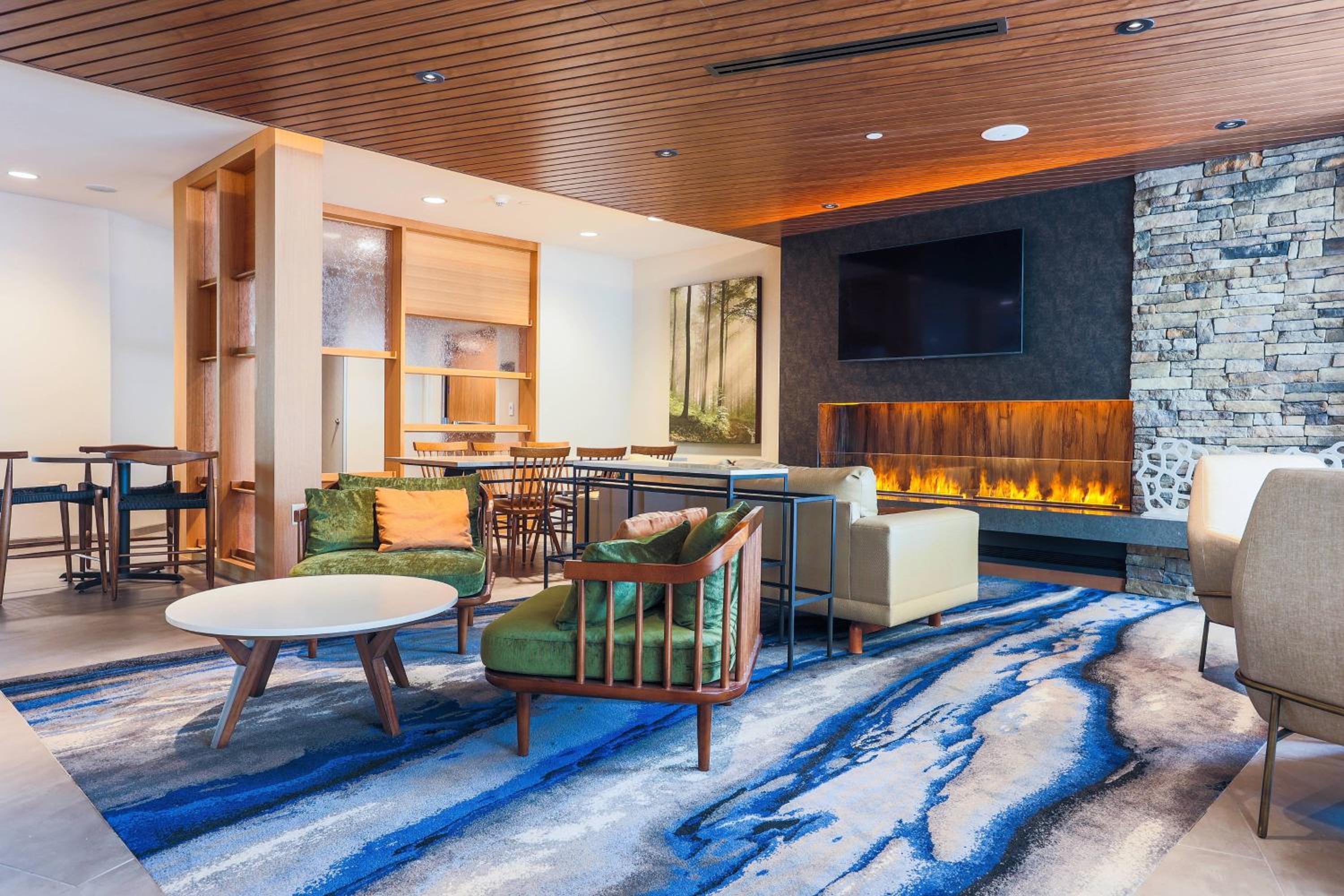 Marquette Vacations - Fairfield Inn  Suites Marquette - Property Image 12
