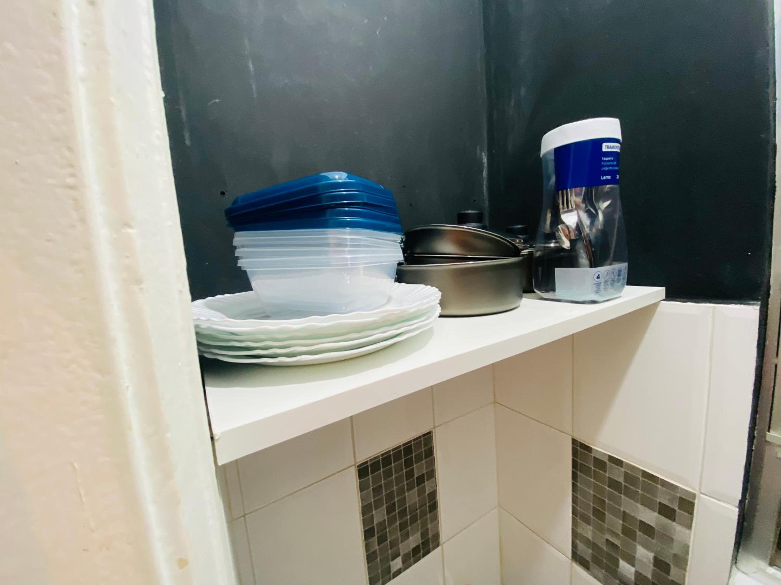 STUDIO COMPLETO na praia de COPACABANA, perto Ipanema Gal Osório, com ar, wifi, netflix, até 3 pessoas, pauloangerami SF138