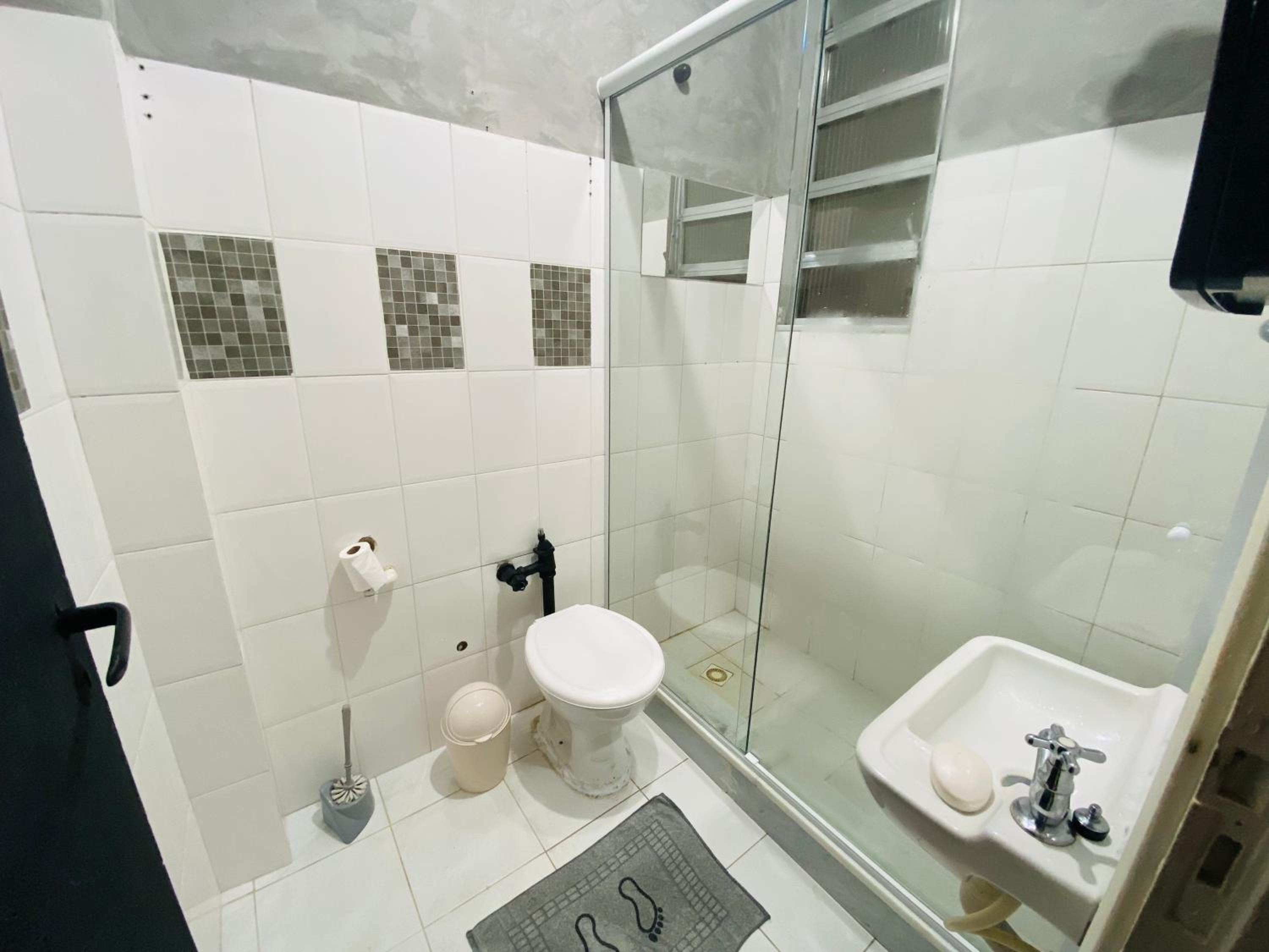 STUDIO COMPLETO na praia de COPACABANA, perto Ipanema Gal Osório, com ar, wifi, netflix, até 3 pessoas, pauloangerami SF138
