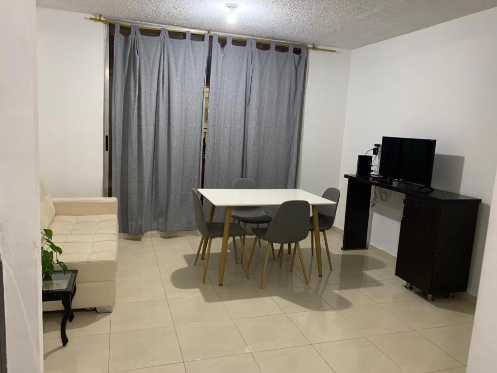 Apto de 3 habitaciones con ventilador y parqueadero comunal