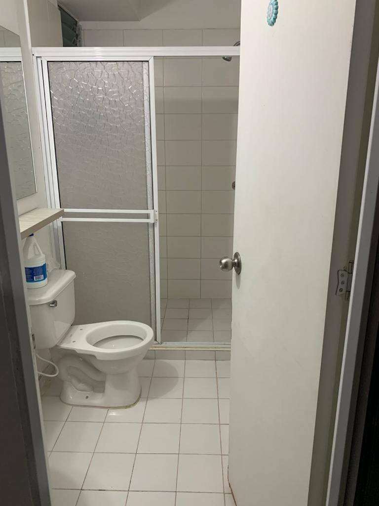 Apto de 3 habitaciones con ventilador y parqueadero comunal