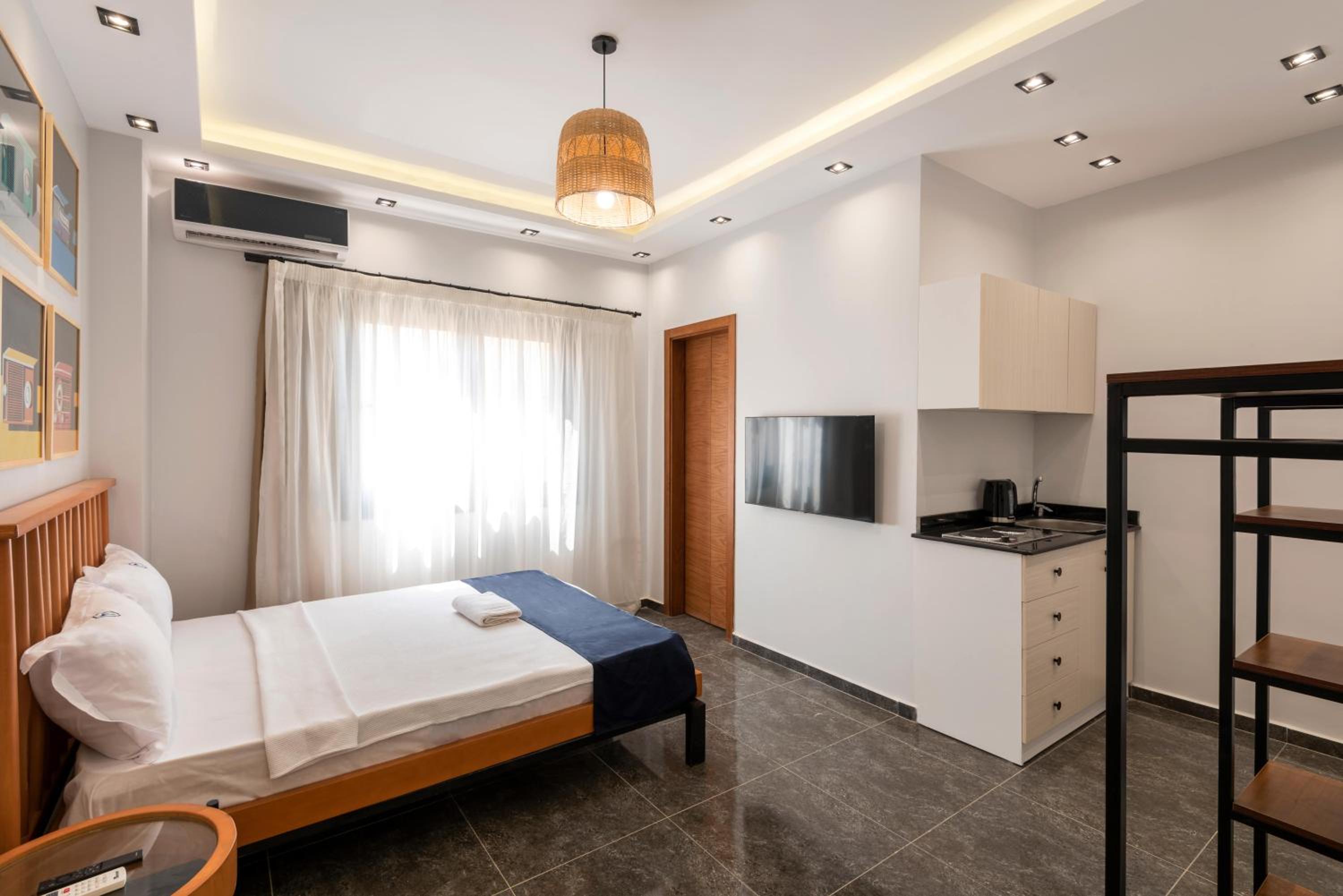 Travelholic AUC Residence