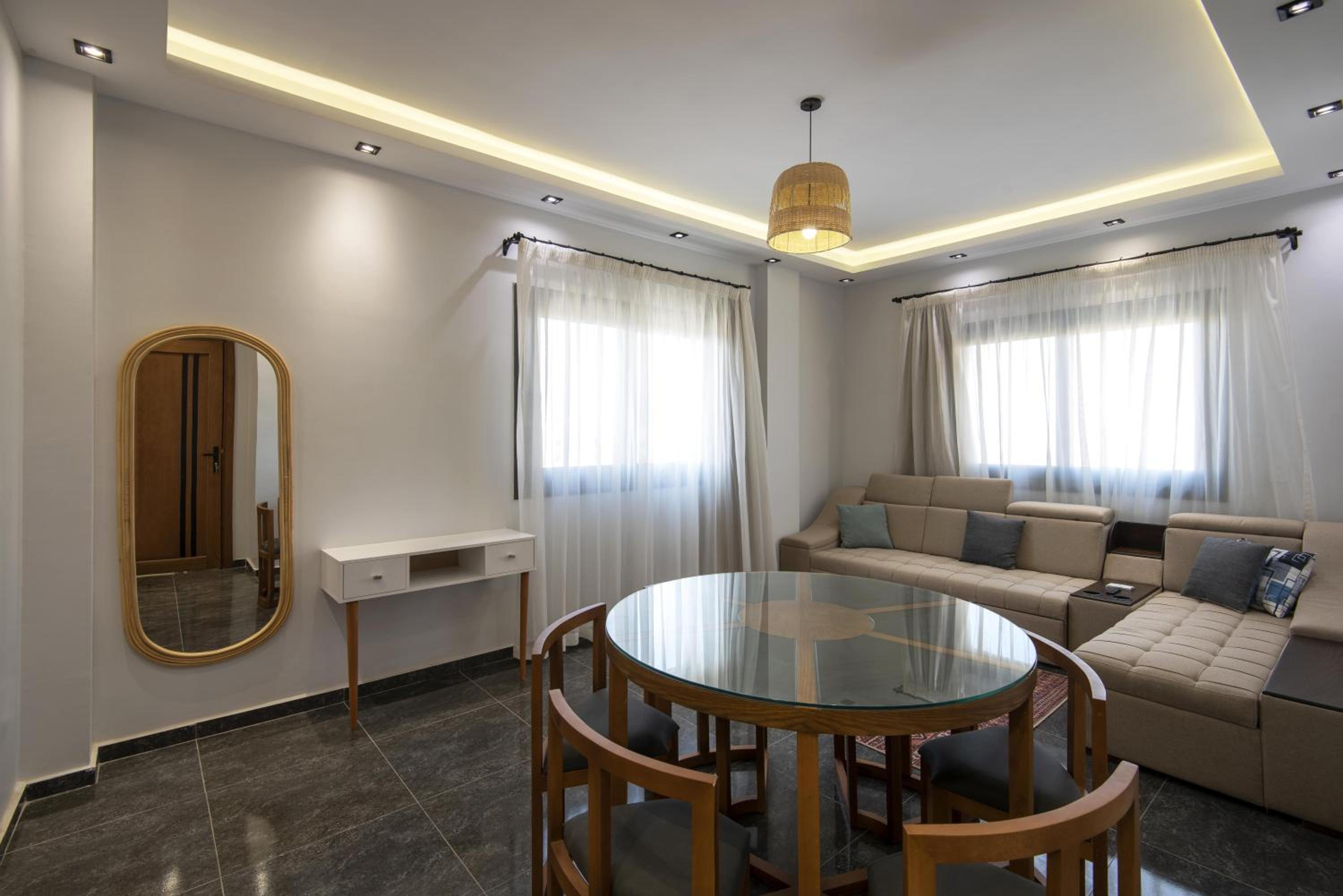 Travelholic AUC Residence