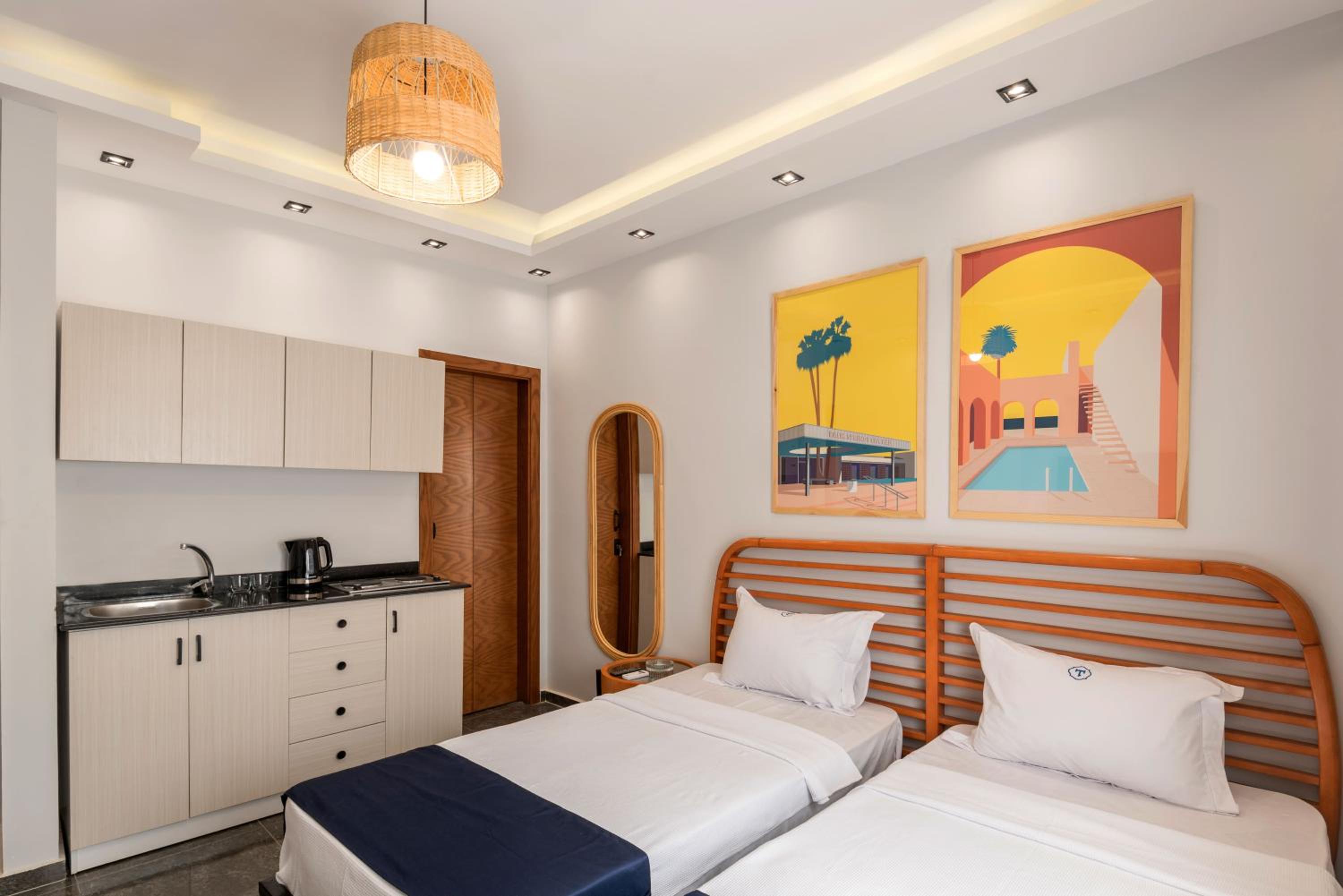 Travelholic AUC Residence