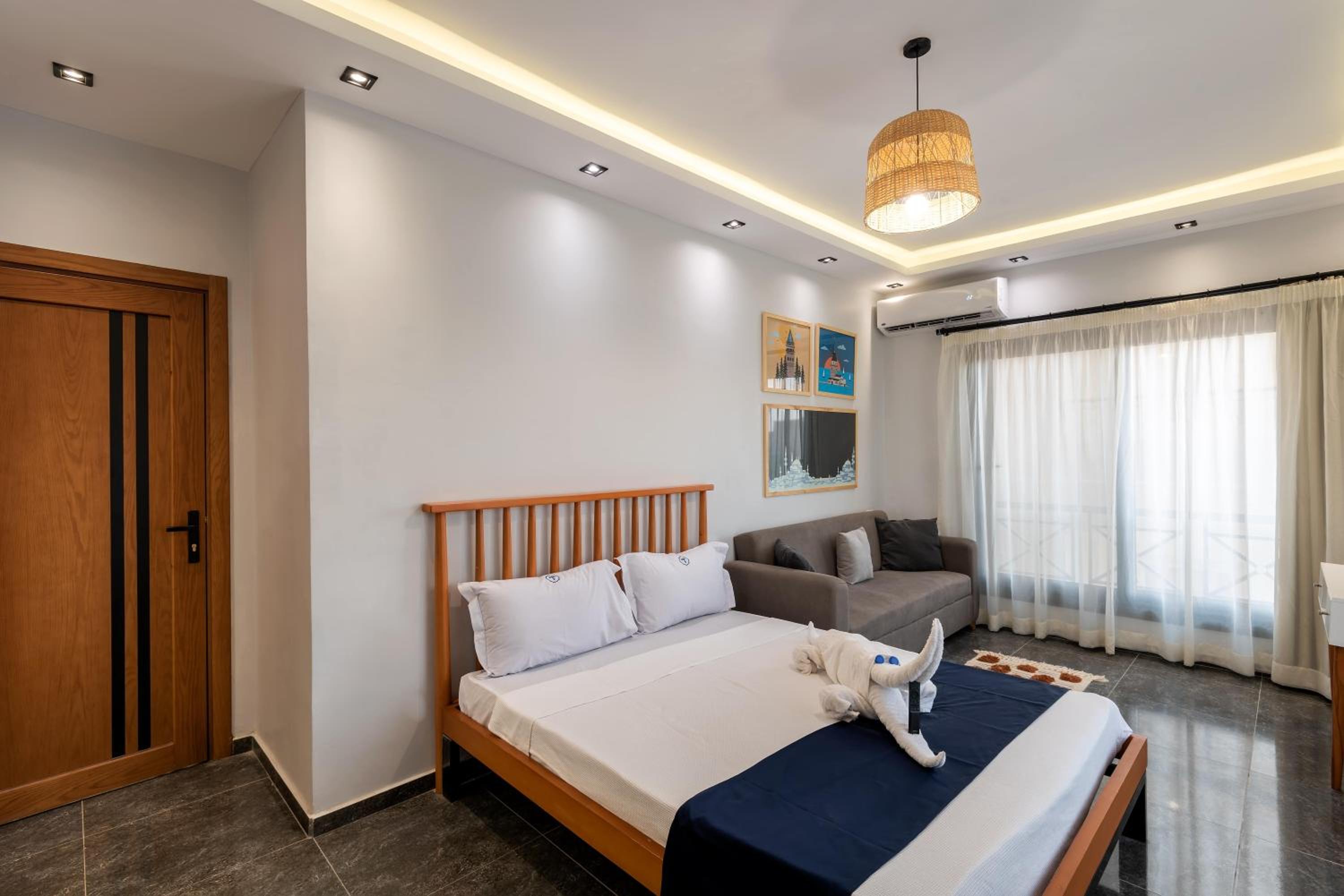 Travelholic AUC Residence