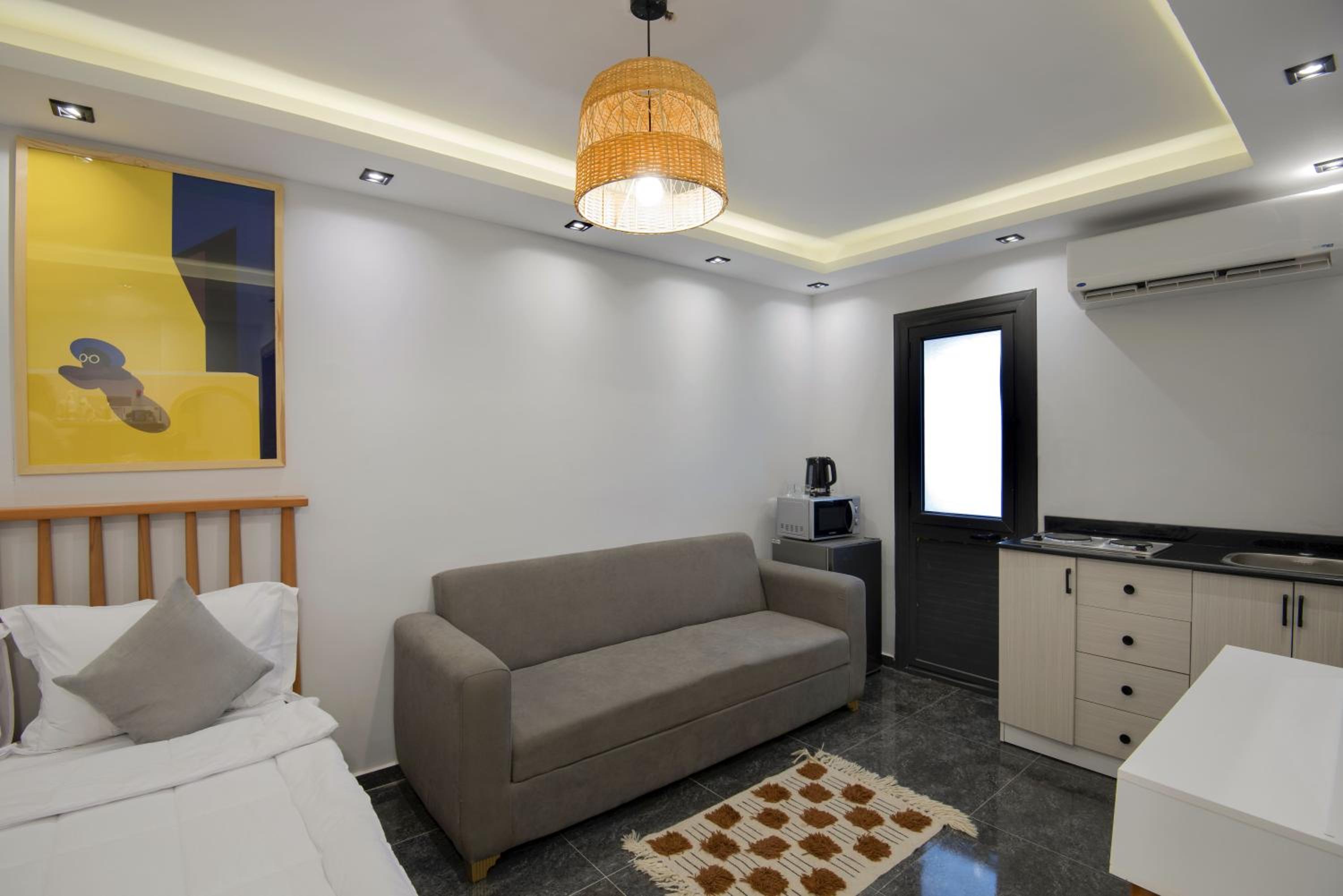 Travelholic AUC Residence