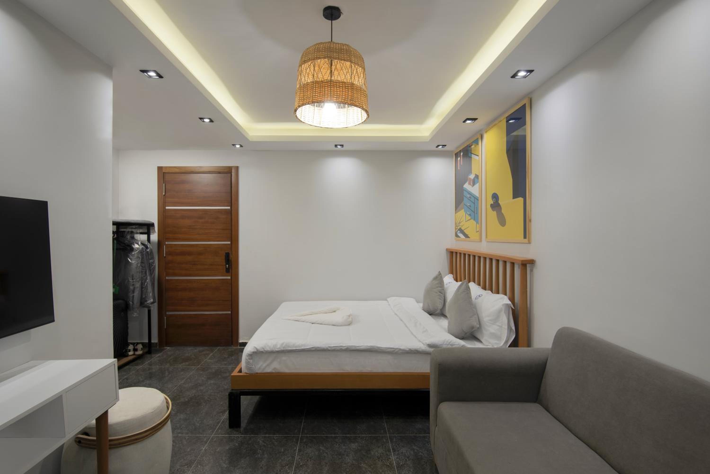 Travelholic AUC Residence