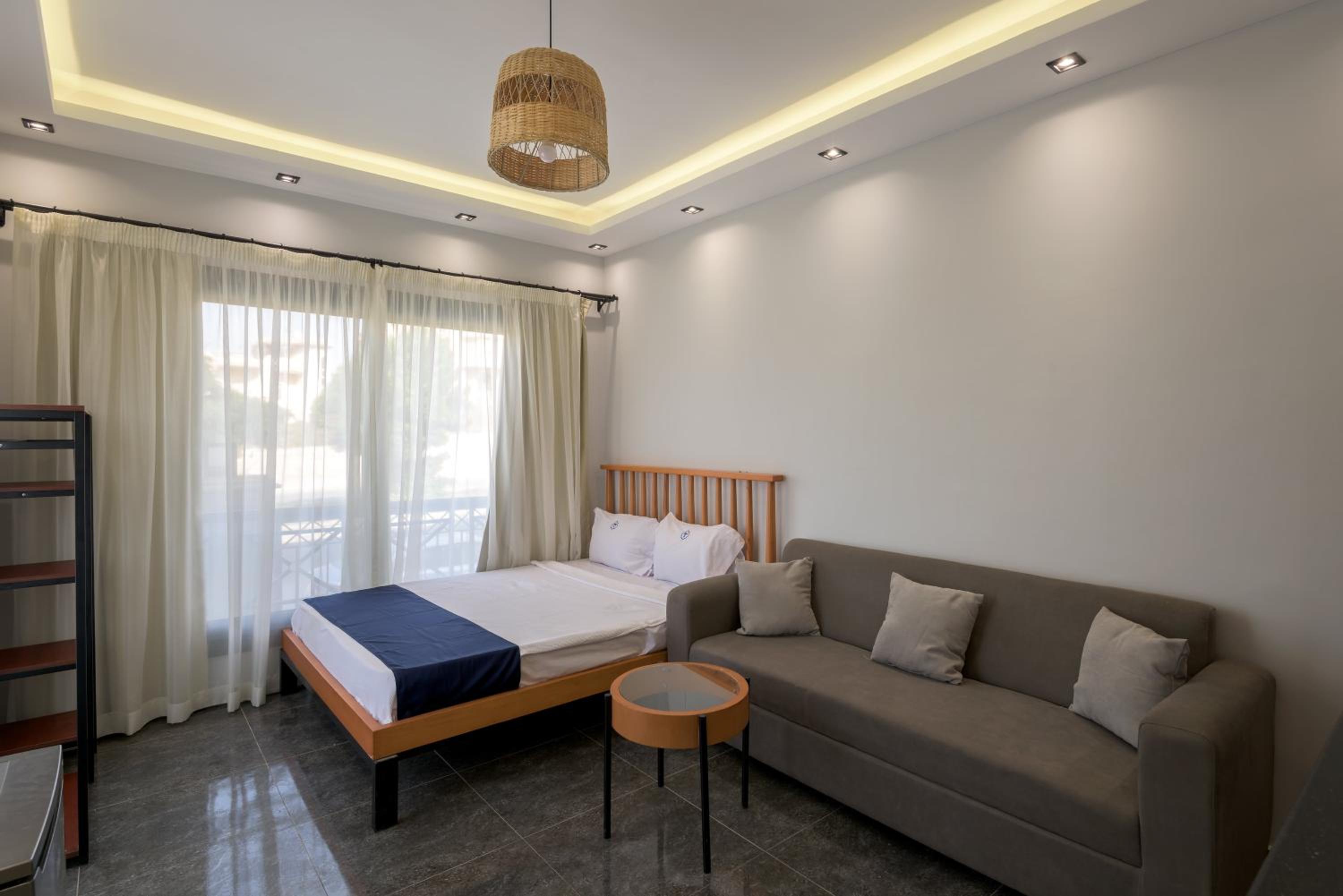 Travelholic AUC Residence