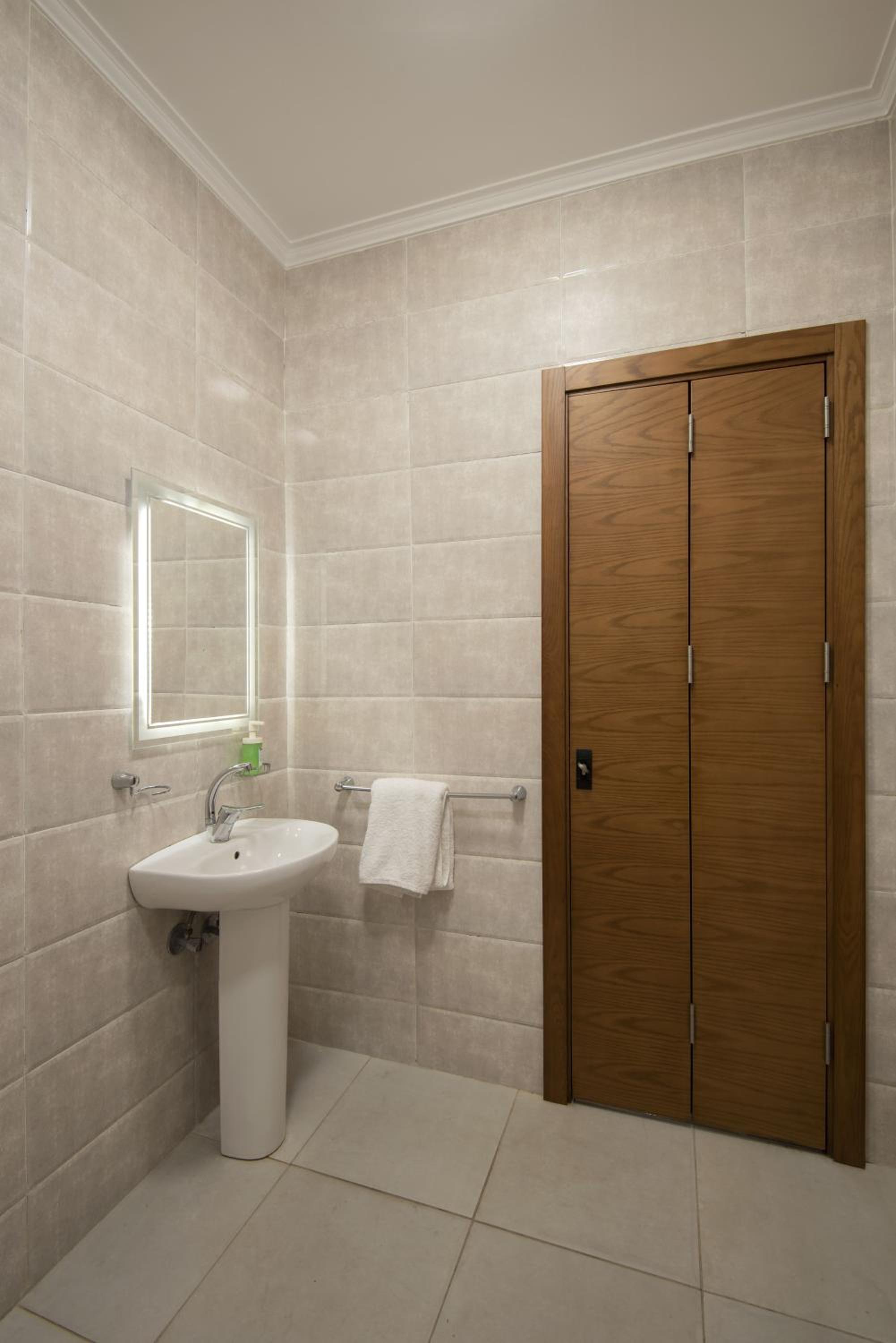 Travelholic AUC Residence