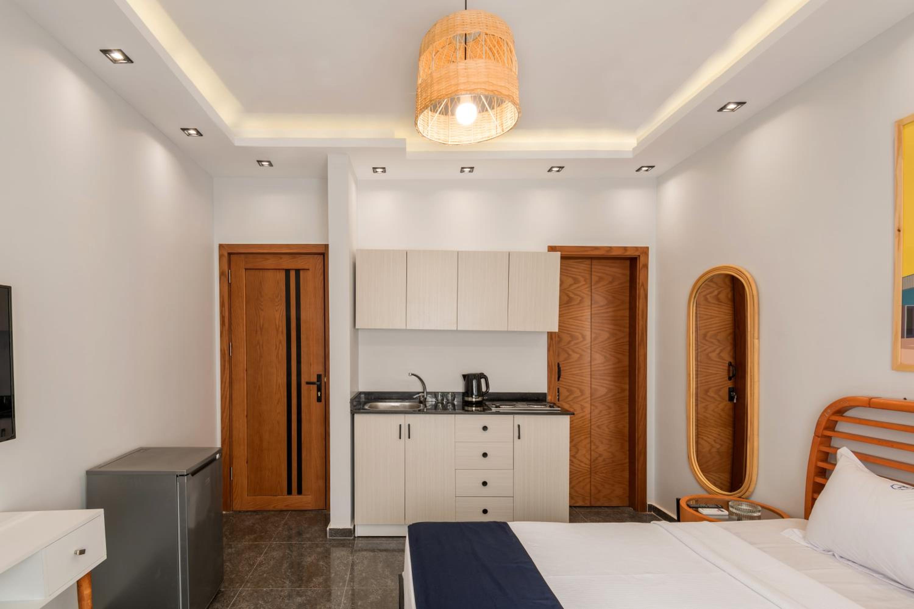 Travelholic AUC Residence