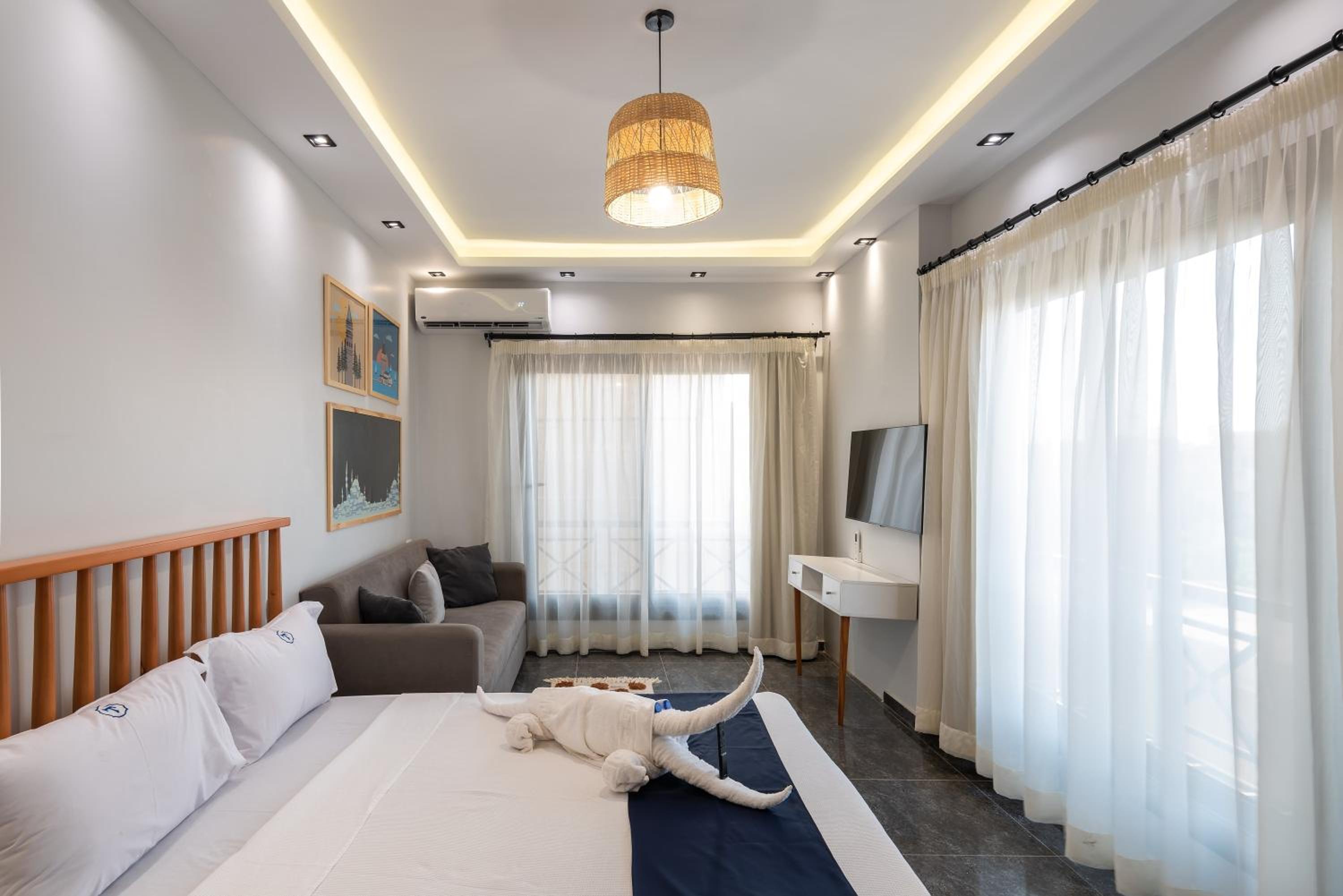 Travelholic AUC Residence