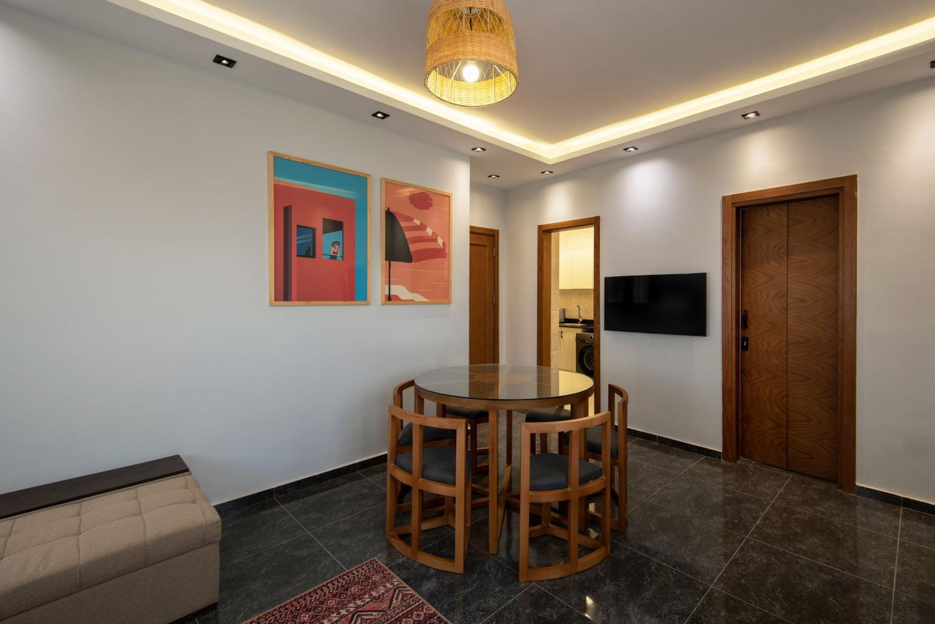 Travelholic AUC Residence