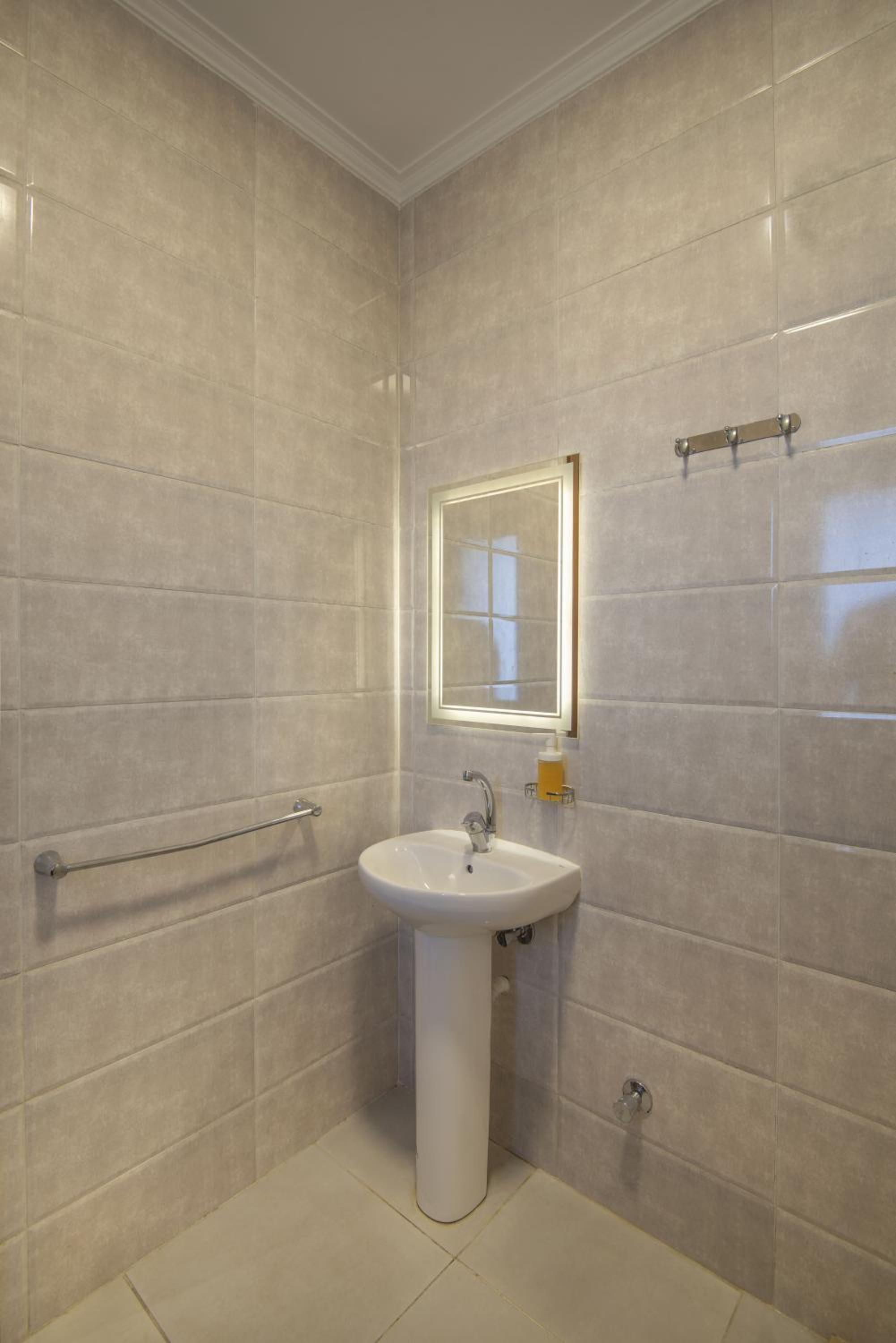 Travelholic AUC Residence