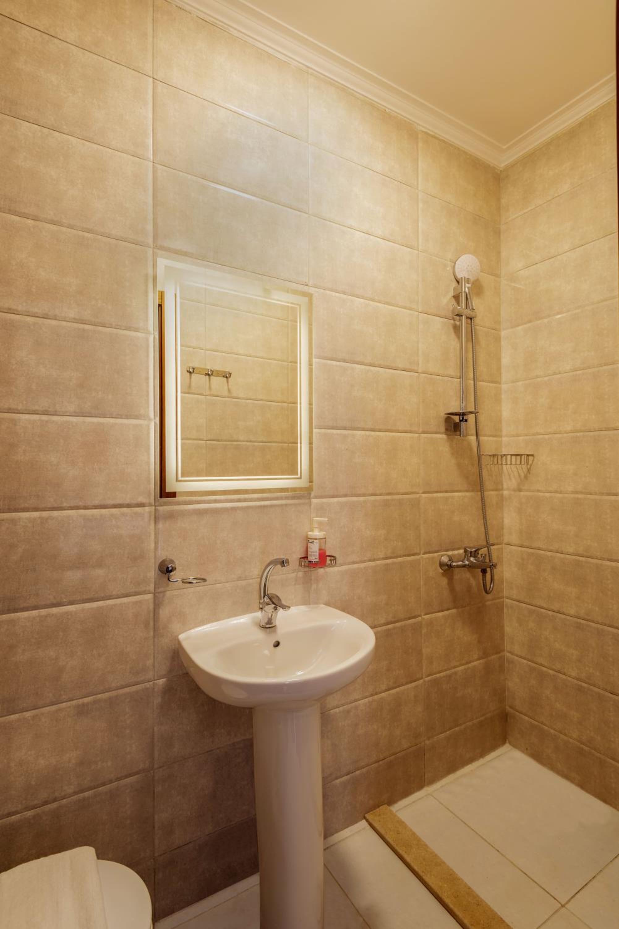 Travelholic AUC Residence