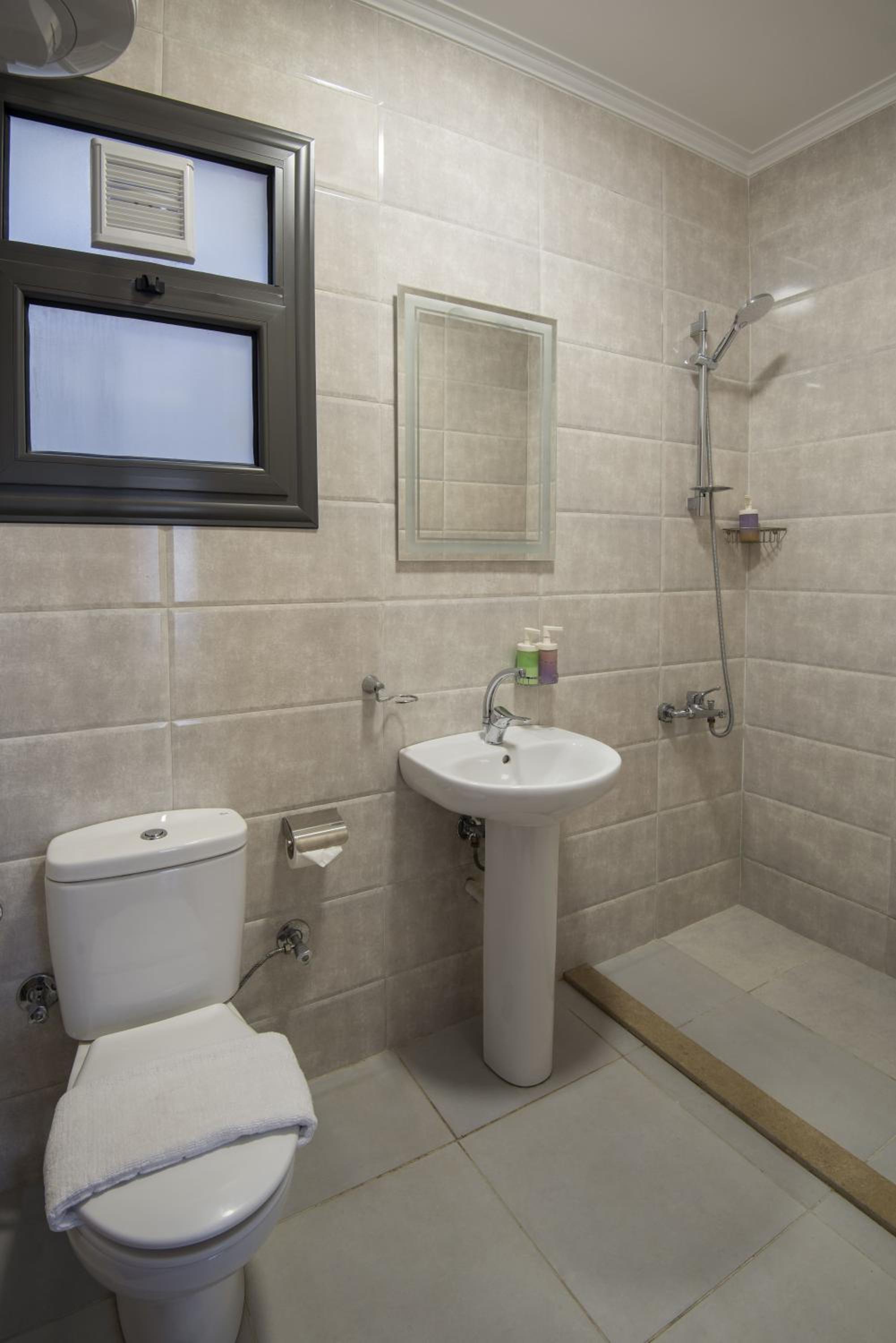 Travelholic AUC Residence