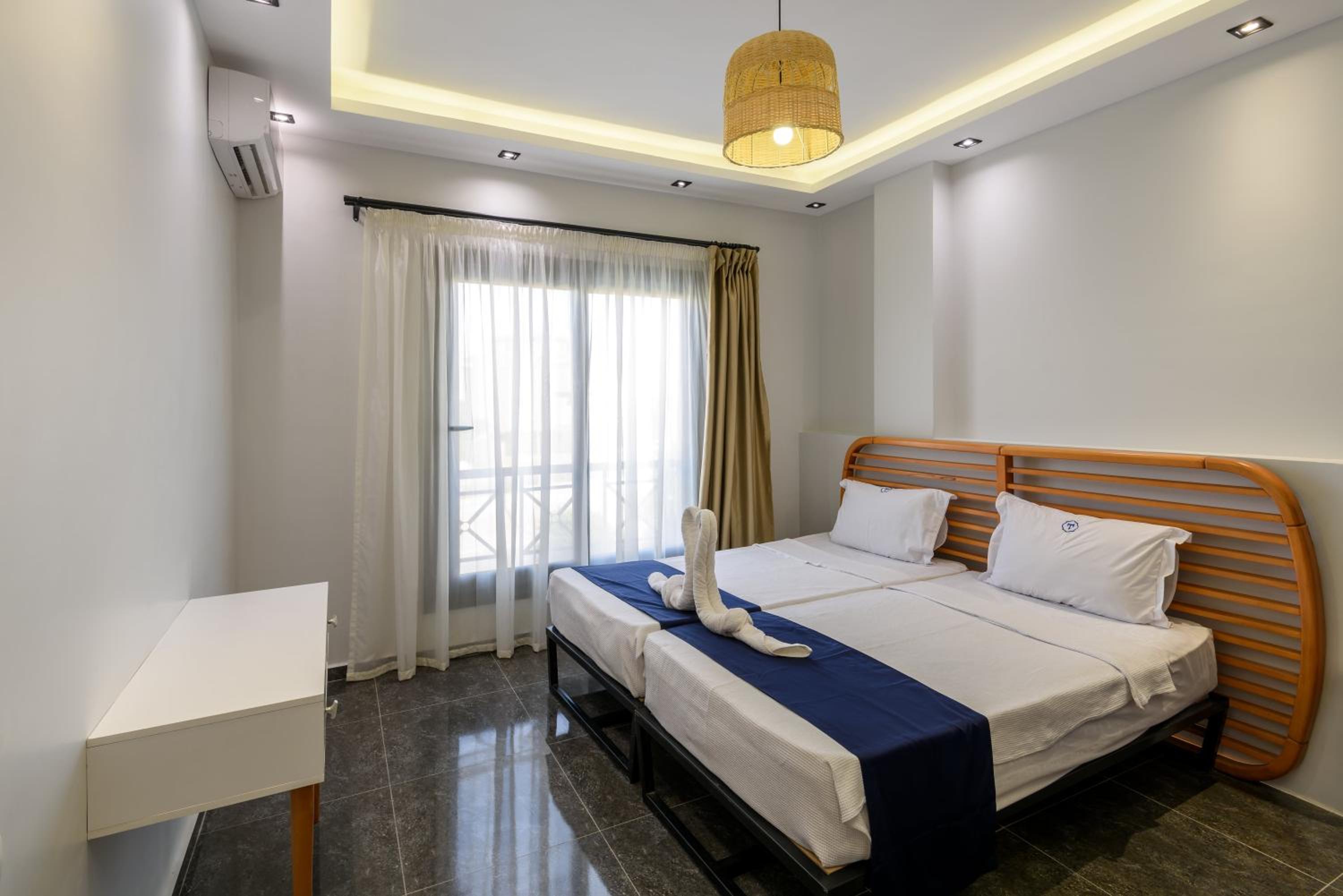 Travelholic AUC Residence