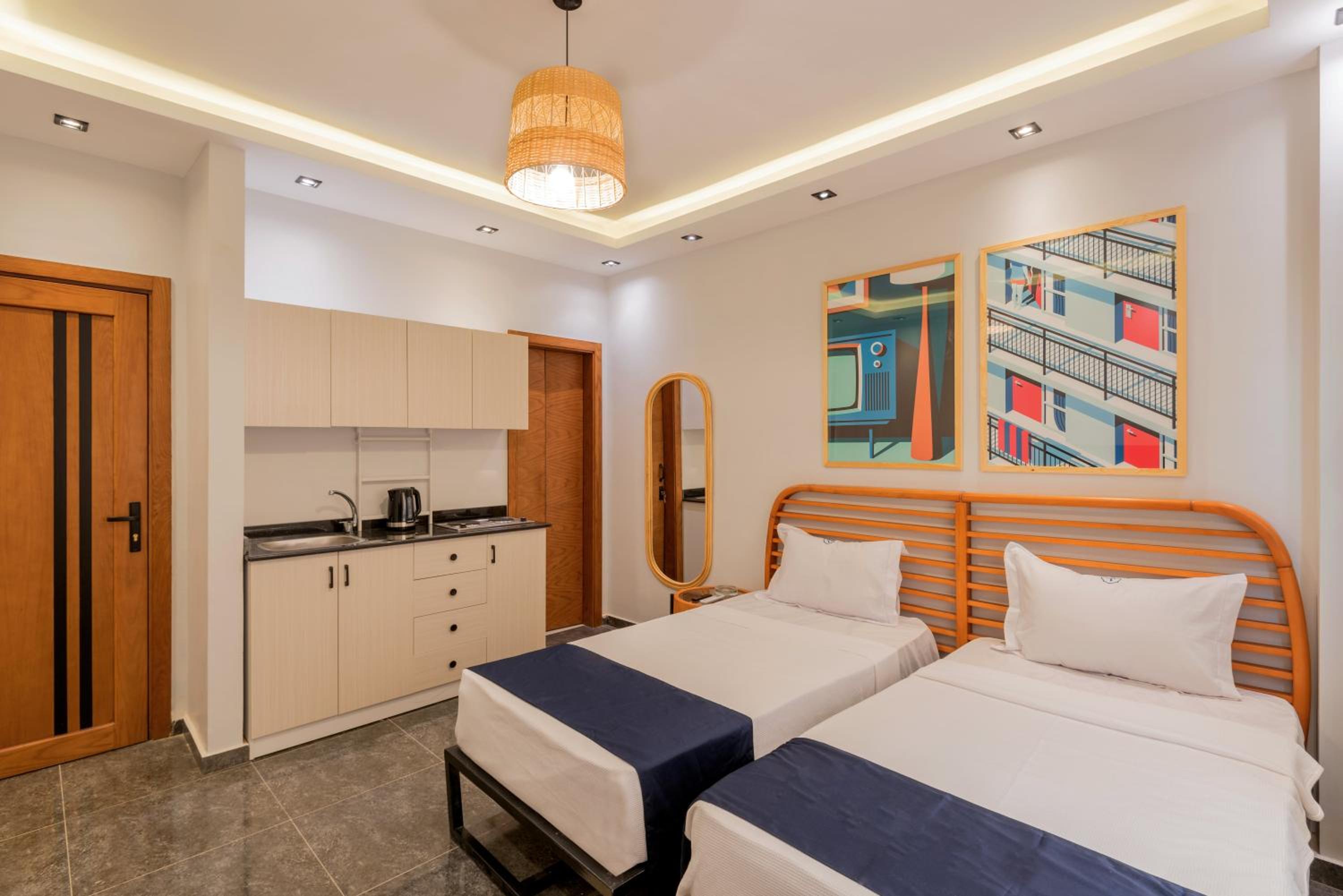 Travelholic AUC Residence