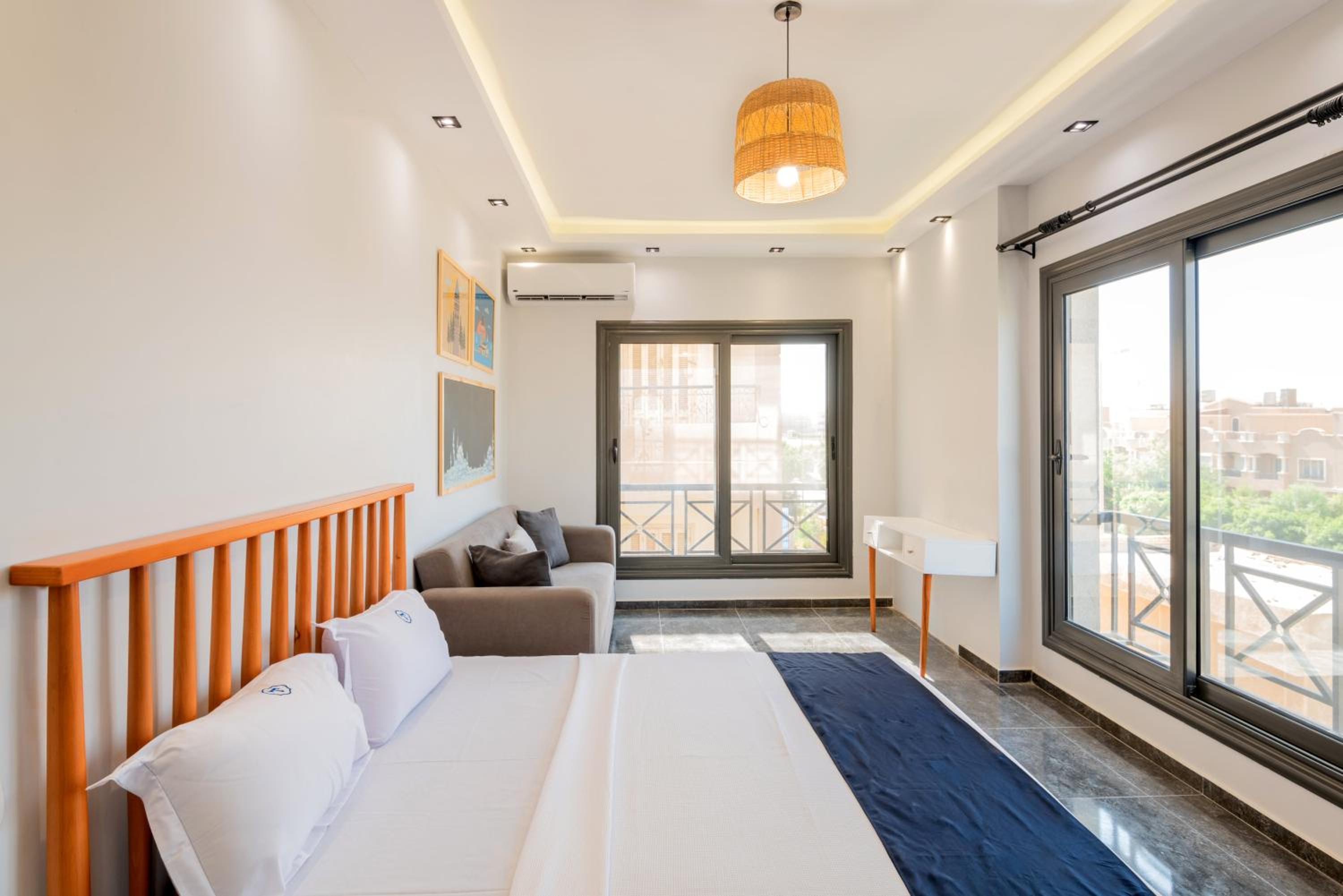 Travelholic AUC Residence