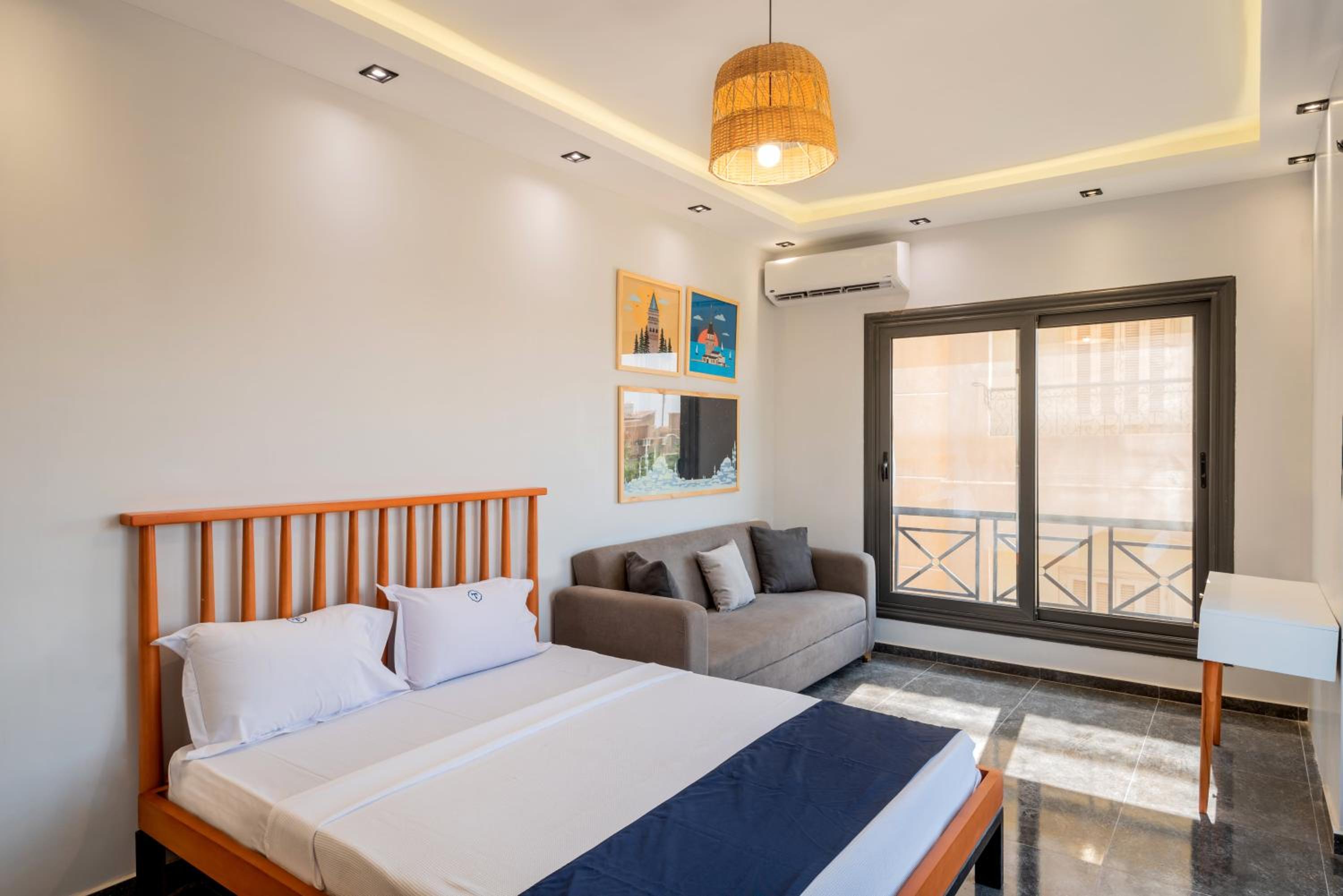 Travelholic AUC Residence