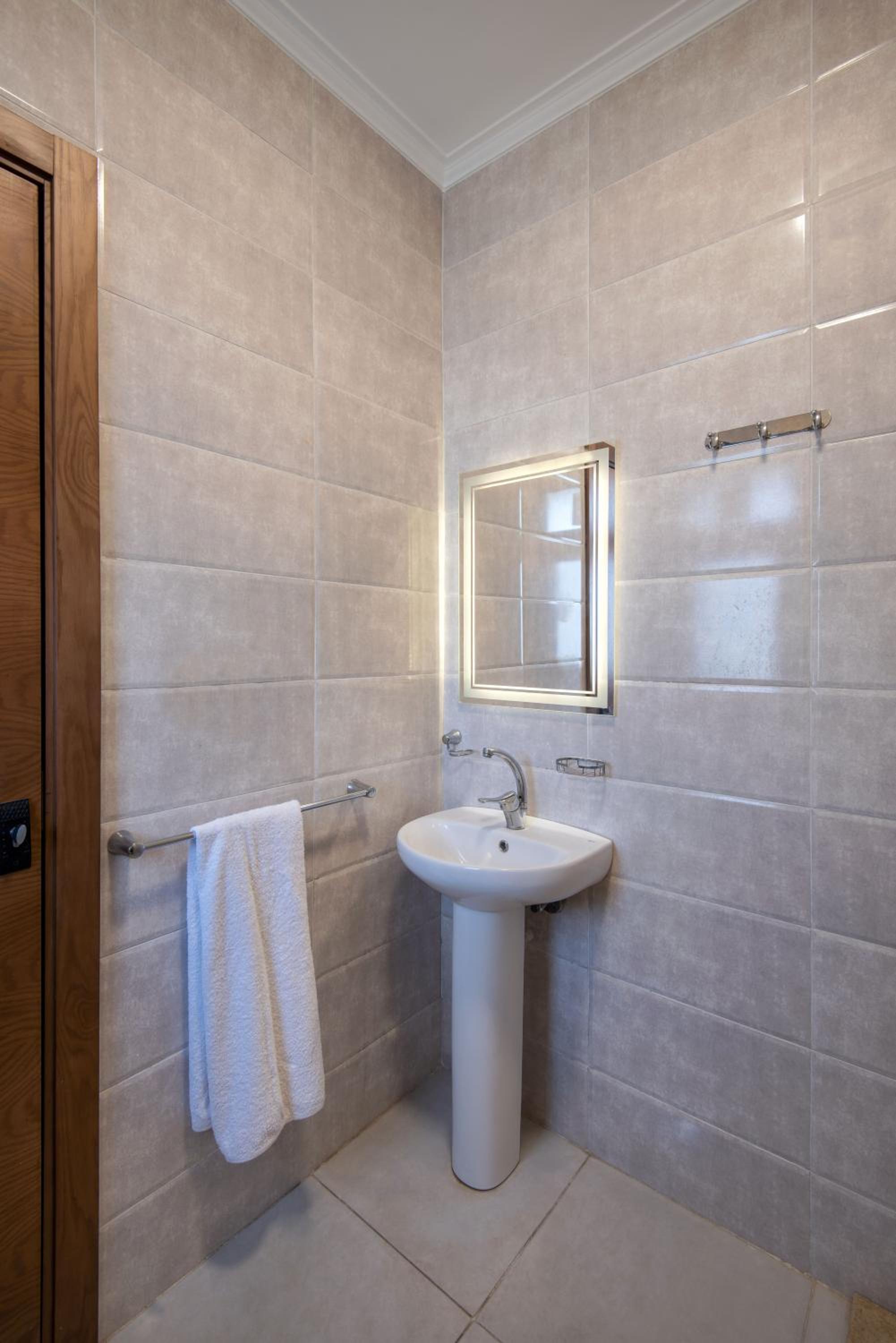 Travelholic AUC Residence