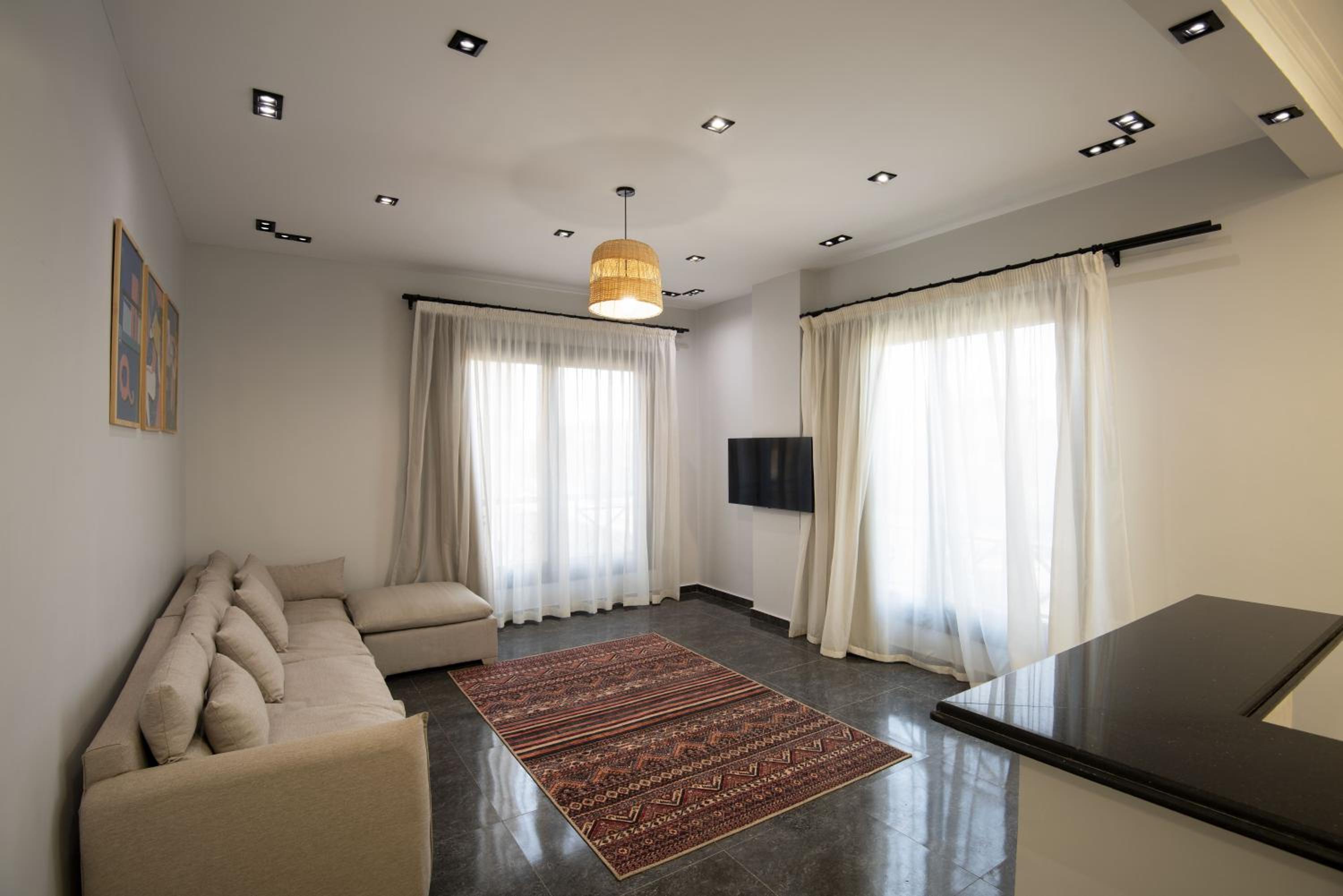 Travelholic AUC Residence