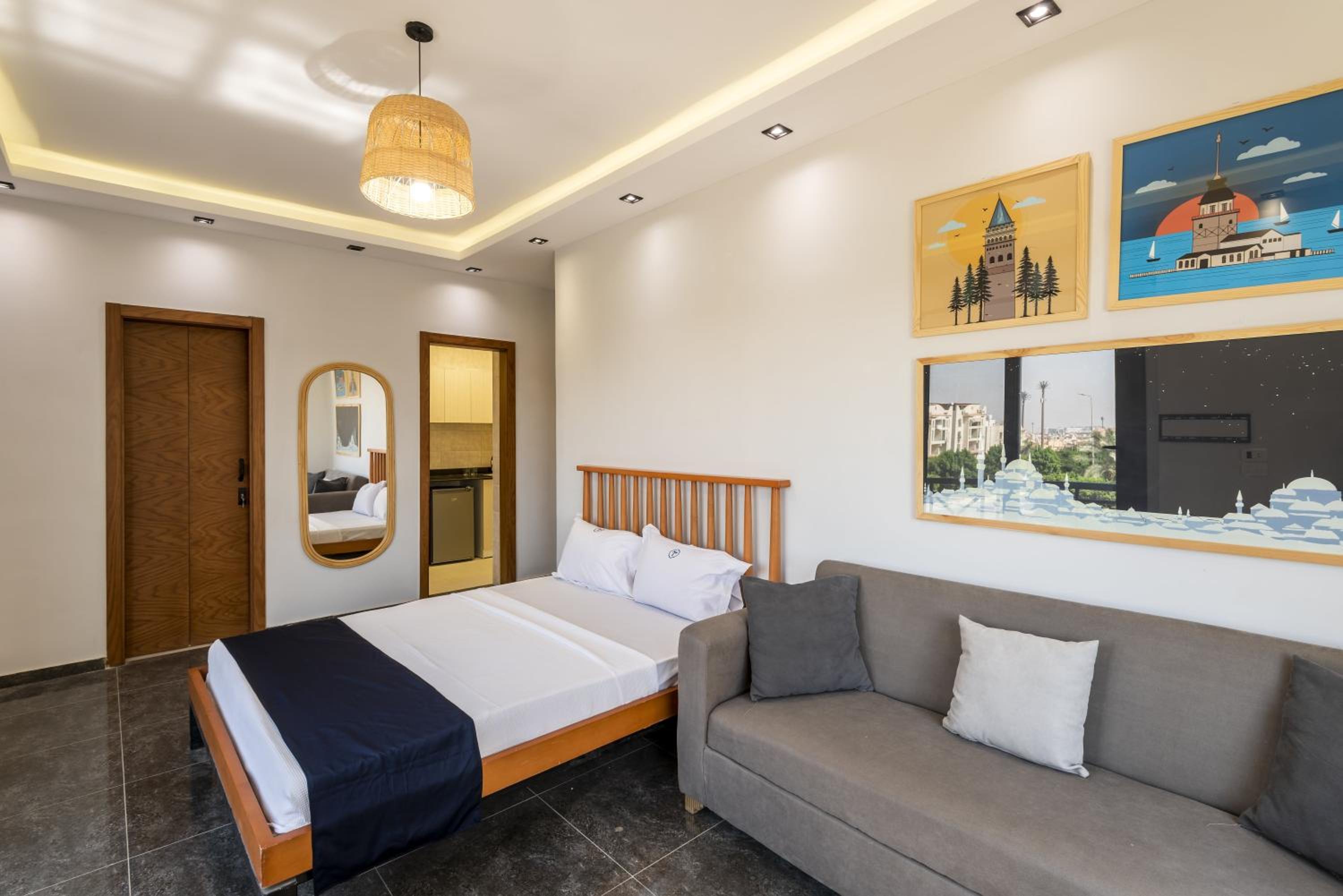 Travelholic AUC Residence