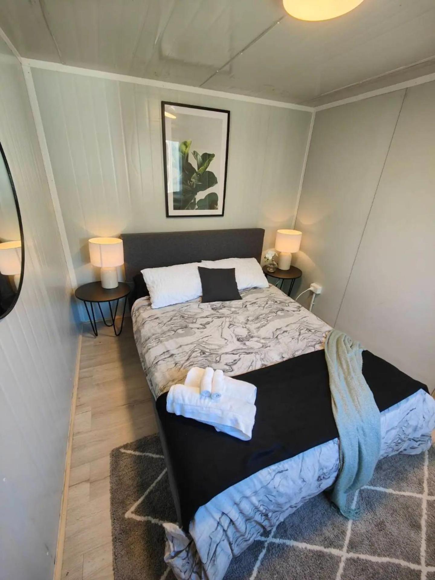 30m2 Tiny Home with Parking 5 Mins to One NZ Stadium view 3