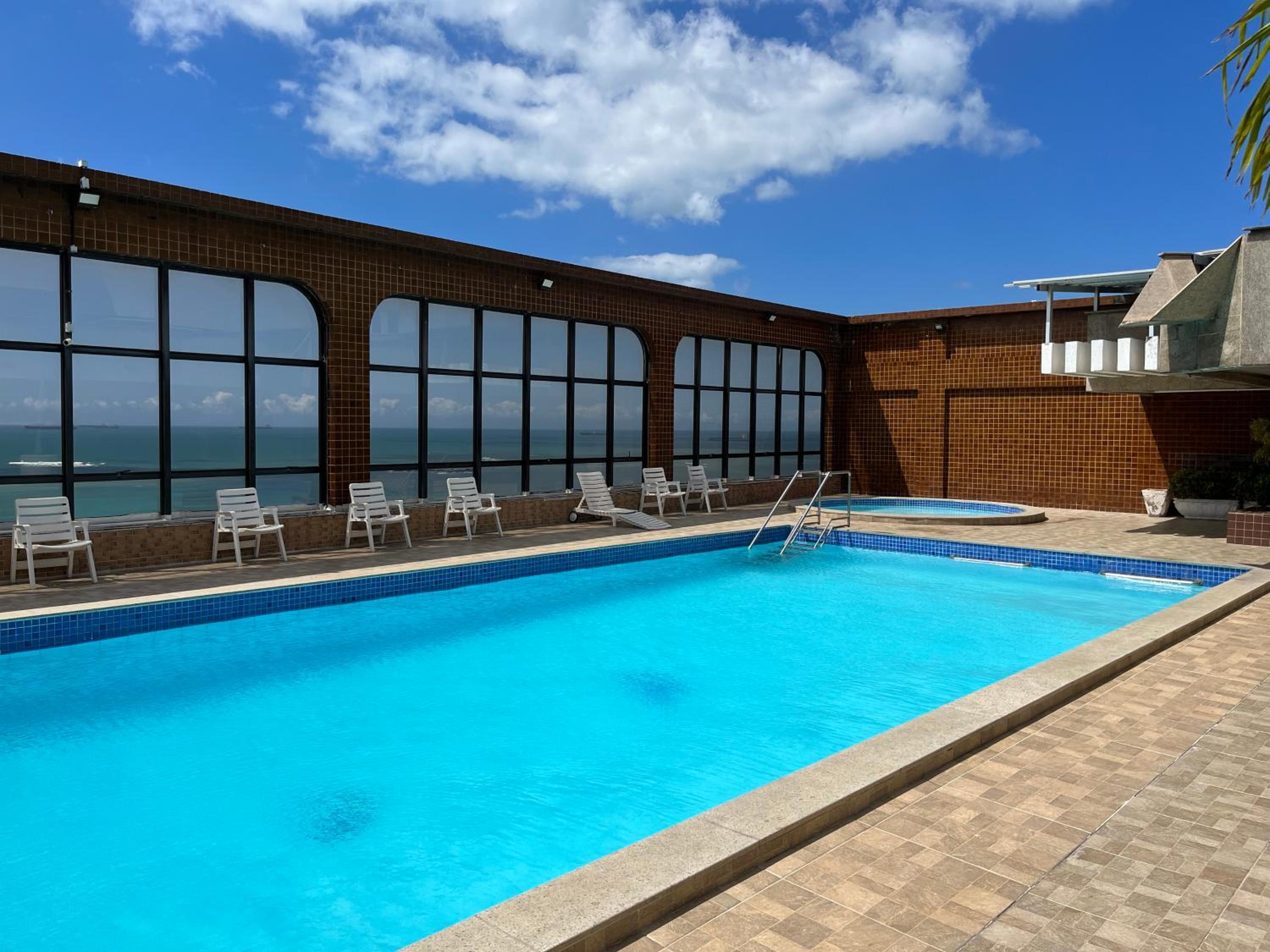 Apartamento com vista da praia da Costa 615