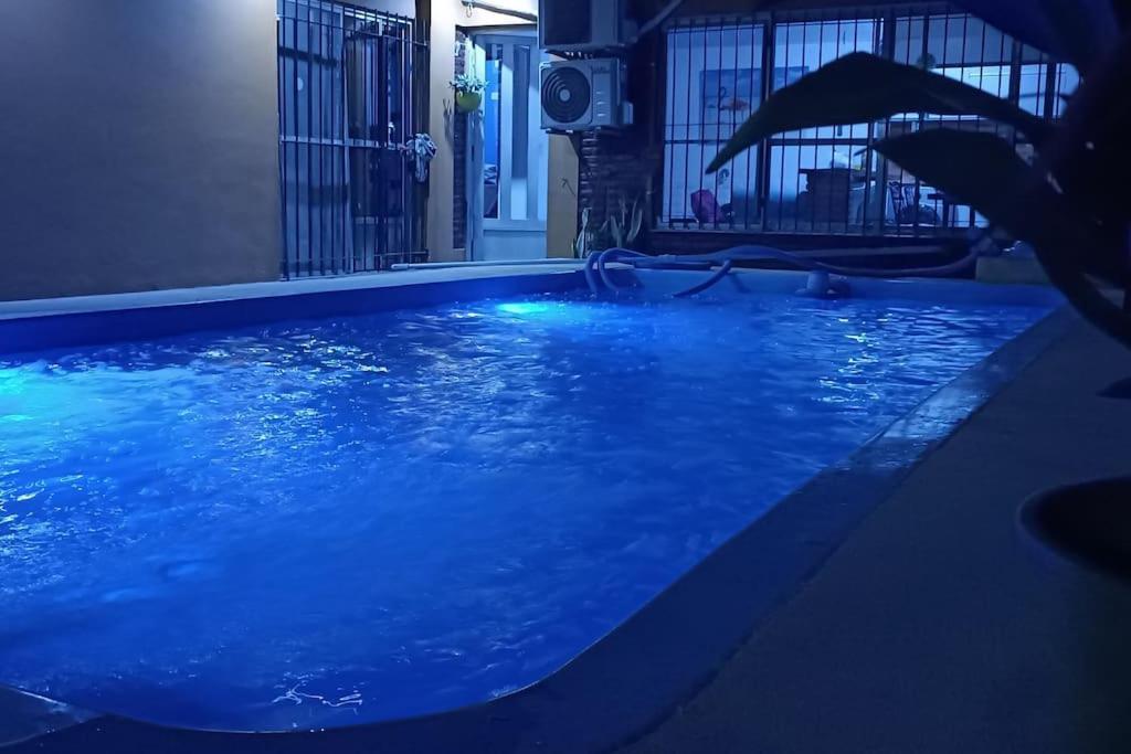 Casa Olivia- Alojamiento con piscina - Aeropuerto Ezeiza
