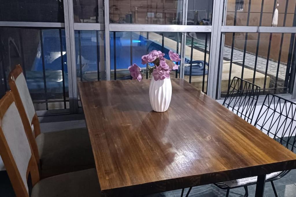 Casa Olivia- Alojamiento con piscina - Aeropuerto Ezeiza