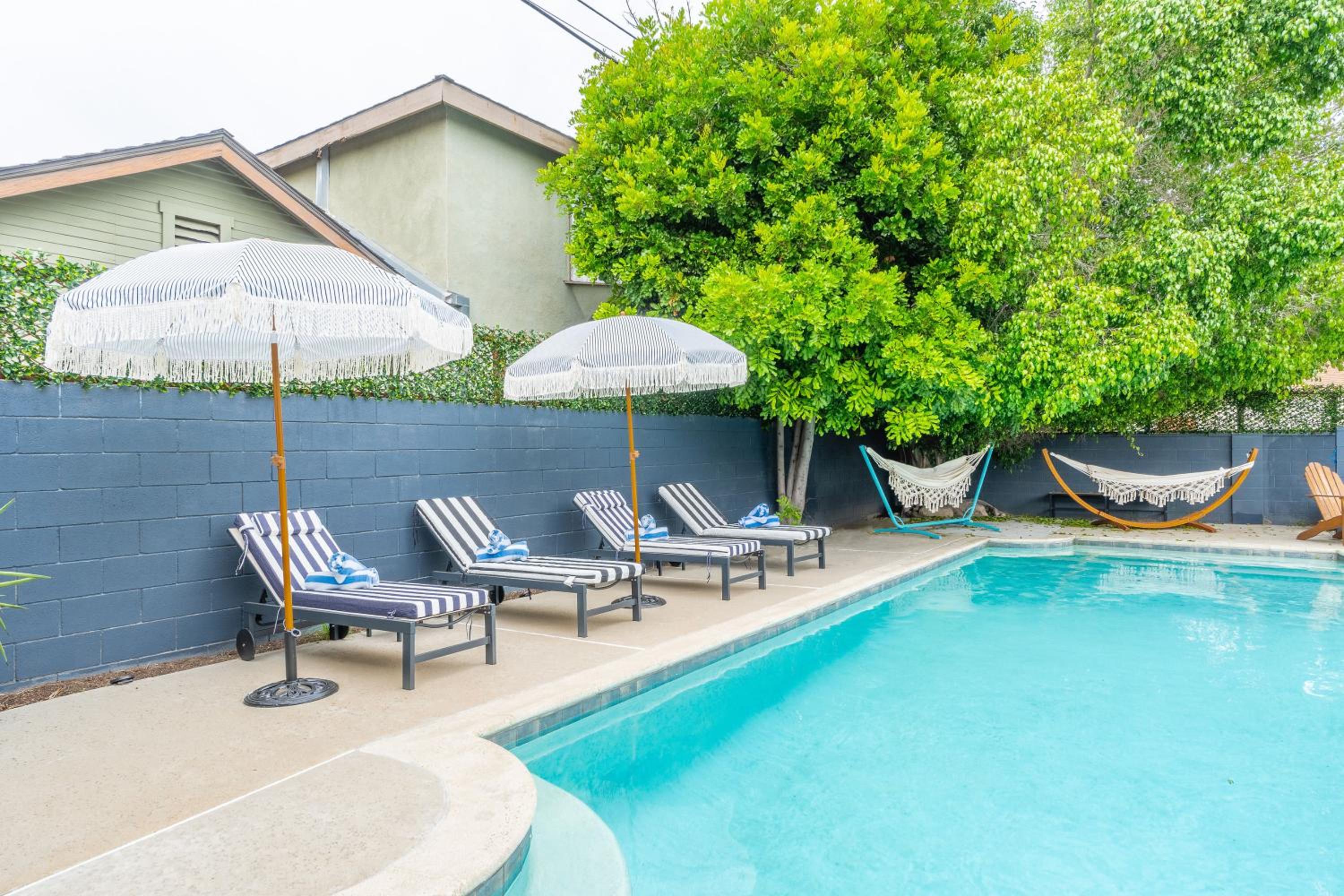 Angel&Rose Universal Hollywood Heated Pool House King Bed