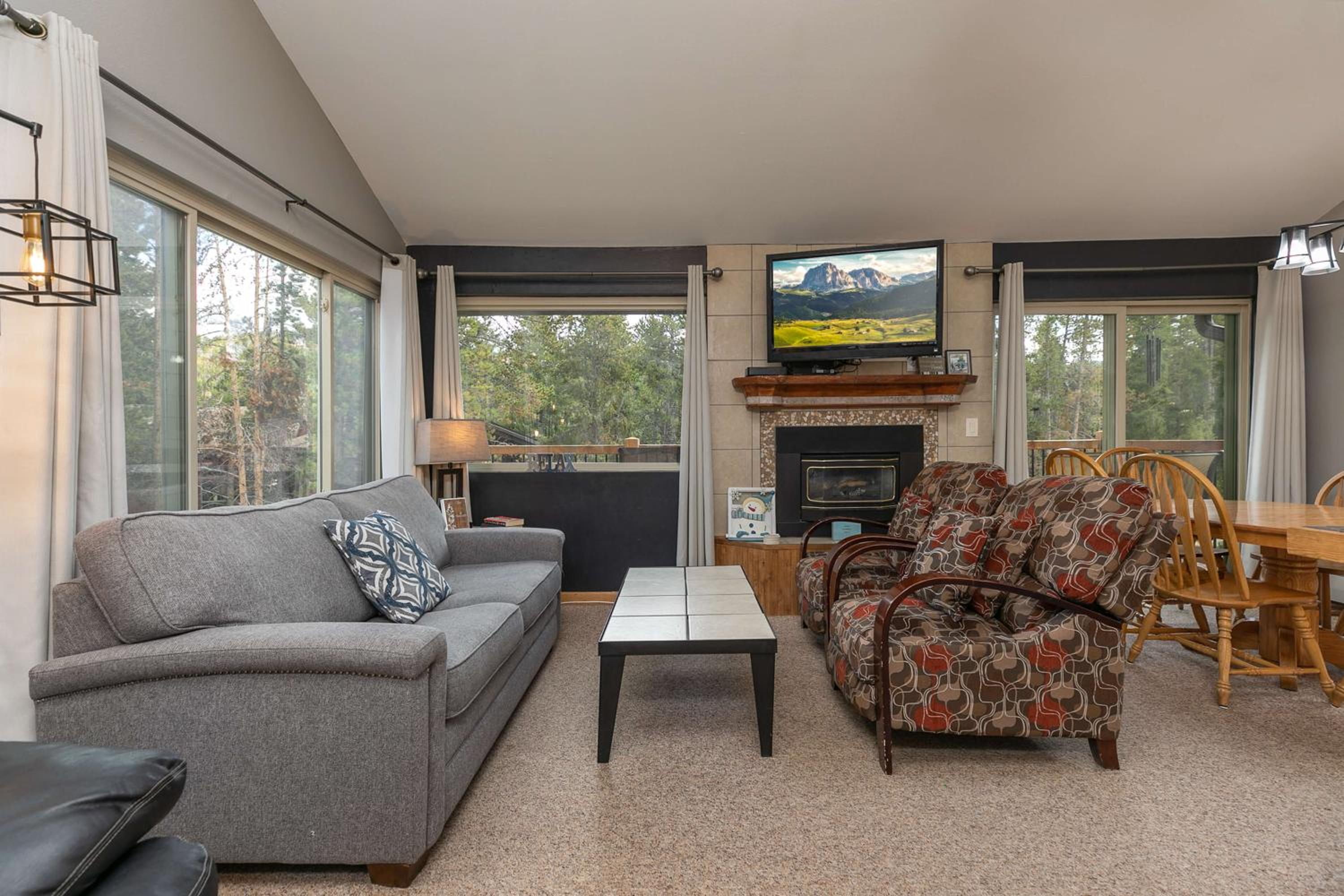 Timbernest Cottonwood Condo: Ideal Breck Location