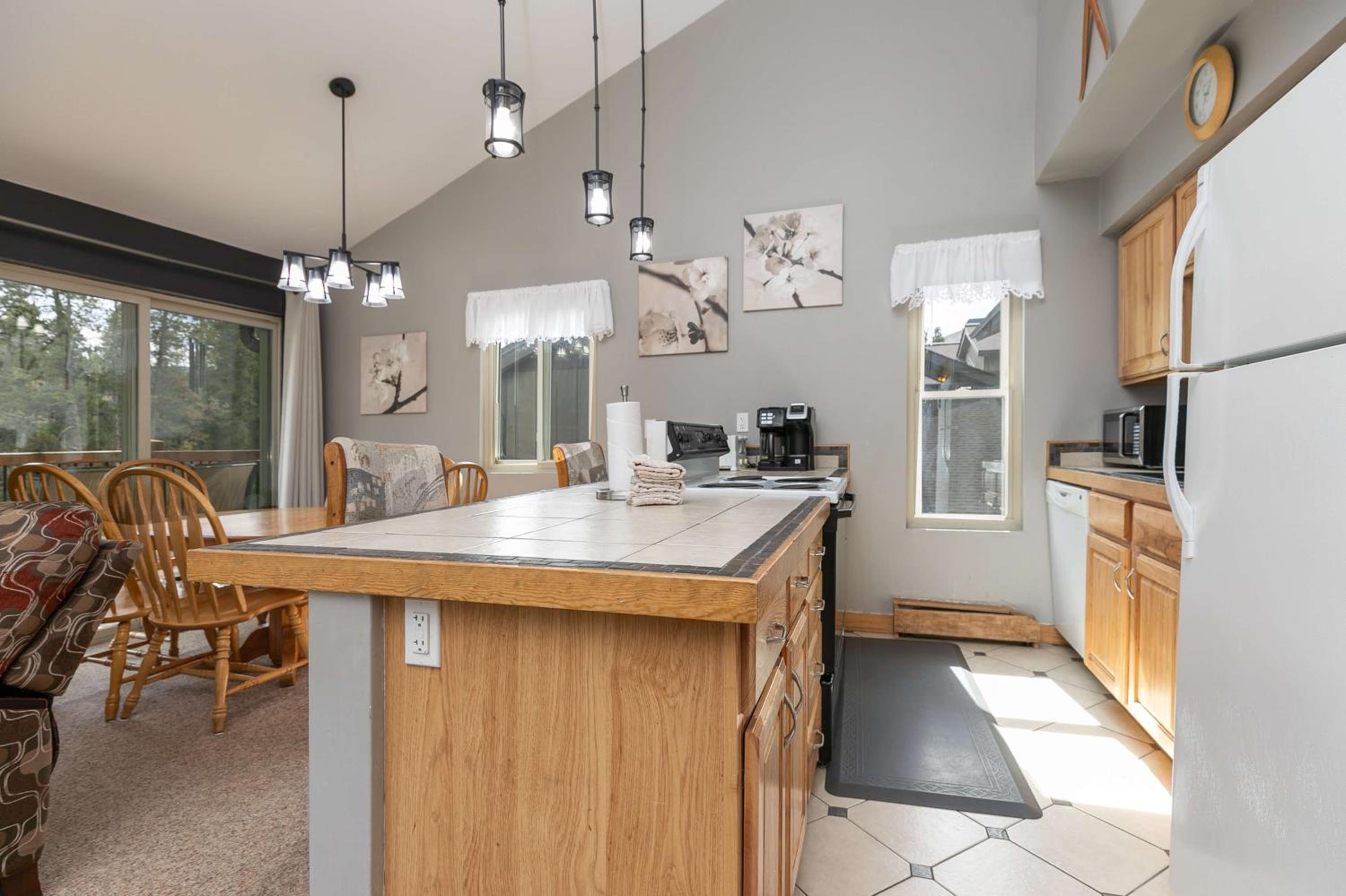 Timbernest Cottonwood Condo: Ideal Breck Location