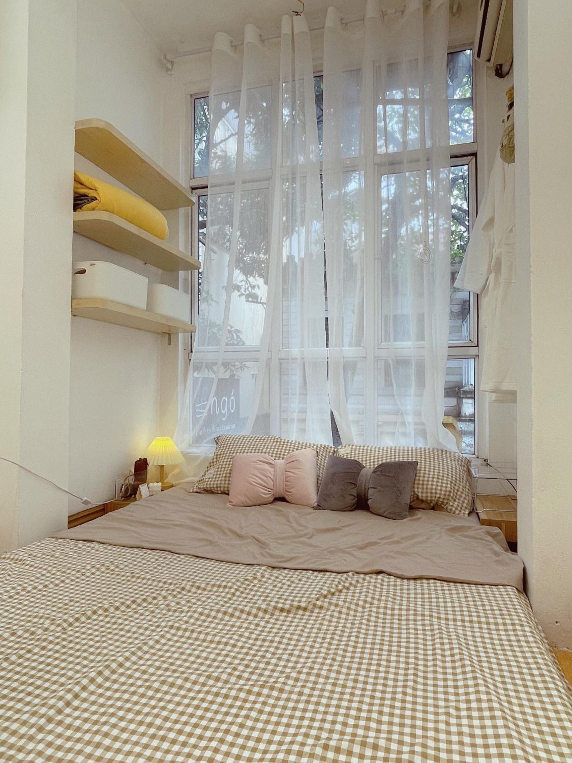 Bright Large Window Room Private External Bathroom