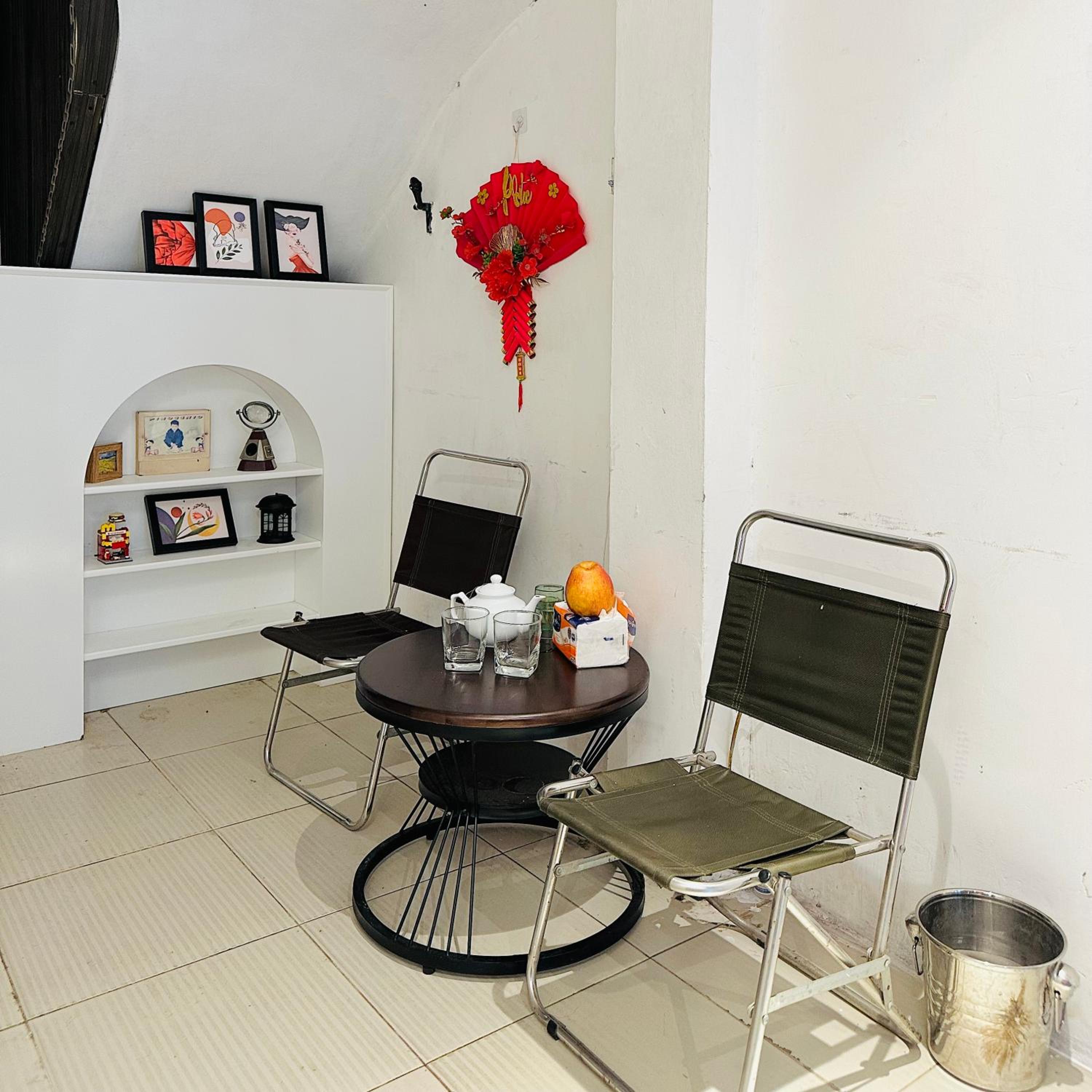 Bright Large Window Room Private External Bathroom