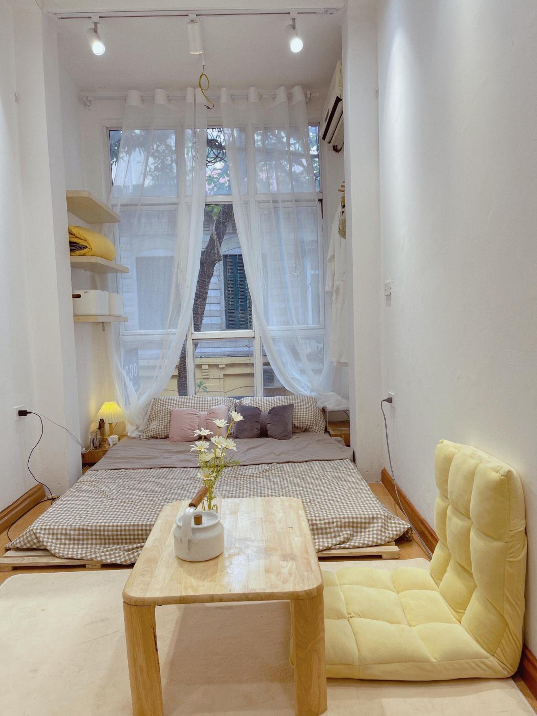 Bright Large Window Room Private External Bathroom