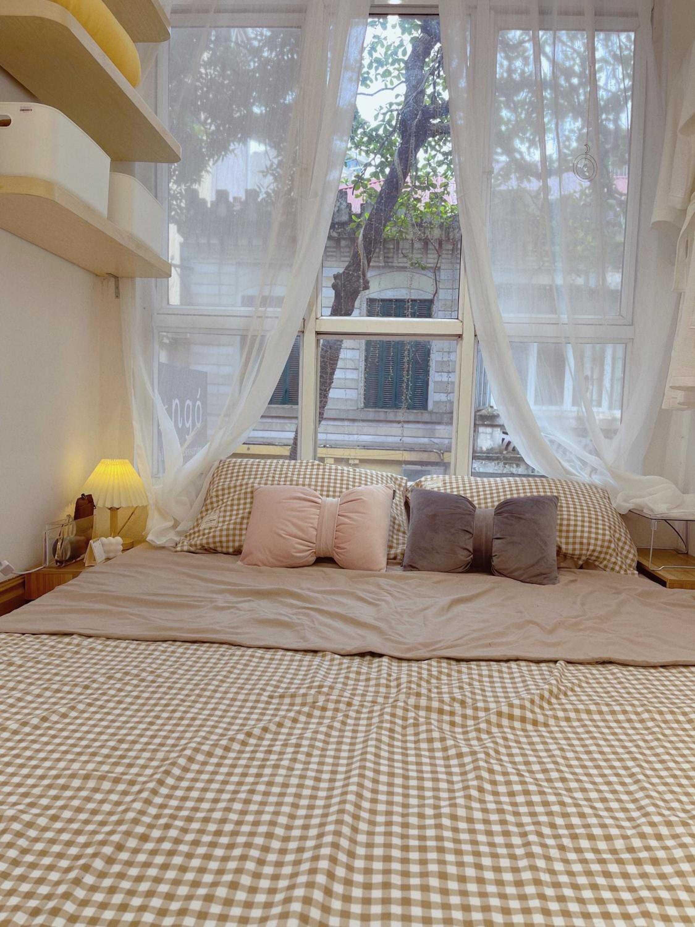 Bright Large Window Room Private External Bathroom