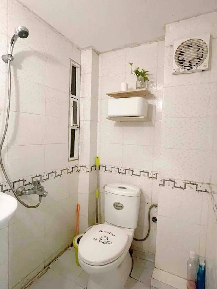 Bright Large Window Room Private External Bathroom