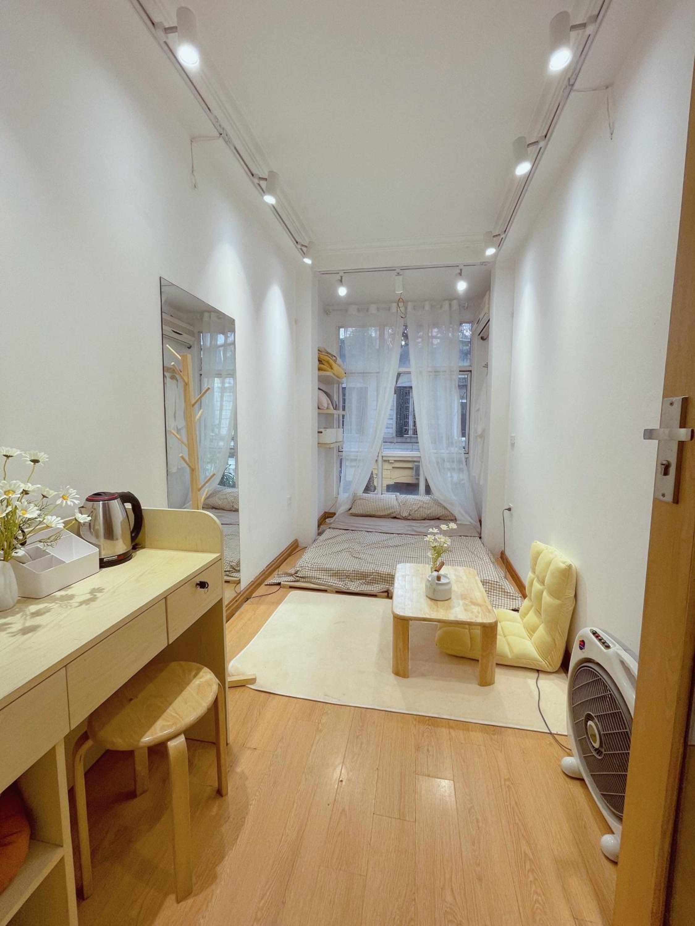 Bright Large Window Room Private External Bathroom