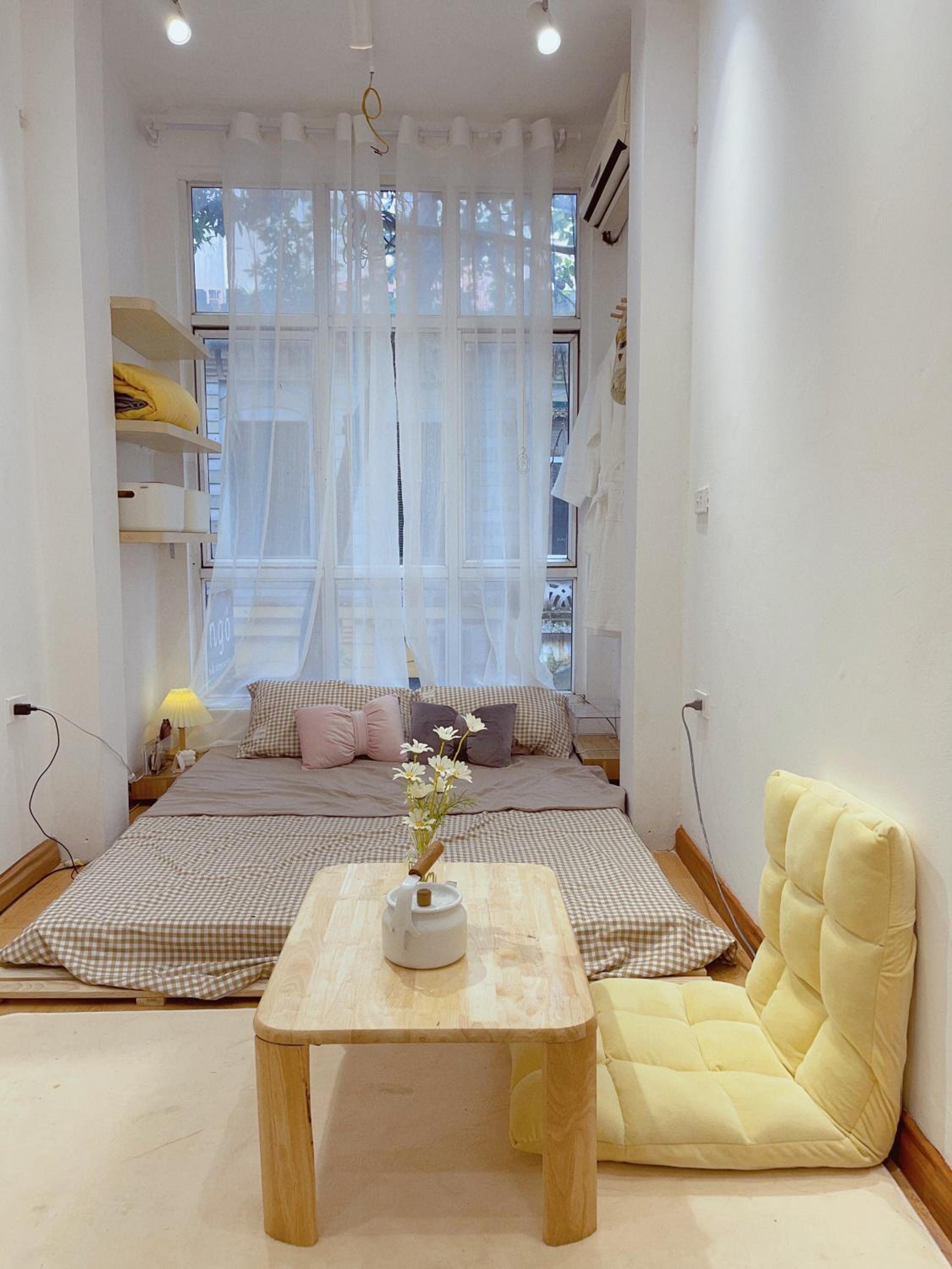 Bright Large Window Room Private External Bathroom