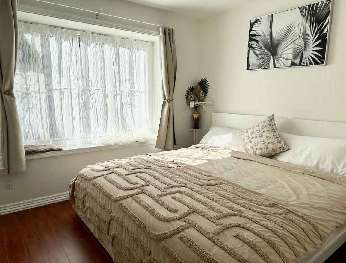 Vancouver Vacations - 2BR 1BA Guest Suite with King Bed - Free Parking - Renfrew Station - Central Location - Property Image 12